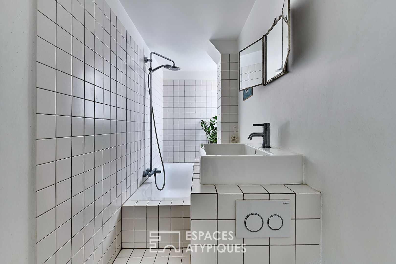 A true artist’s studio bathed in light near Place de Mexico