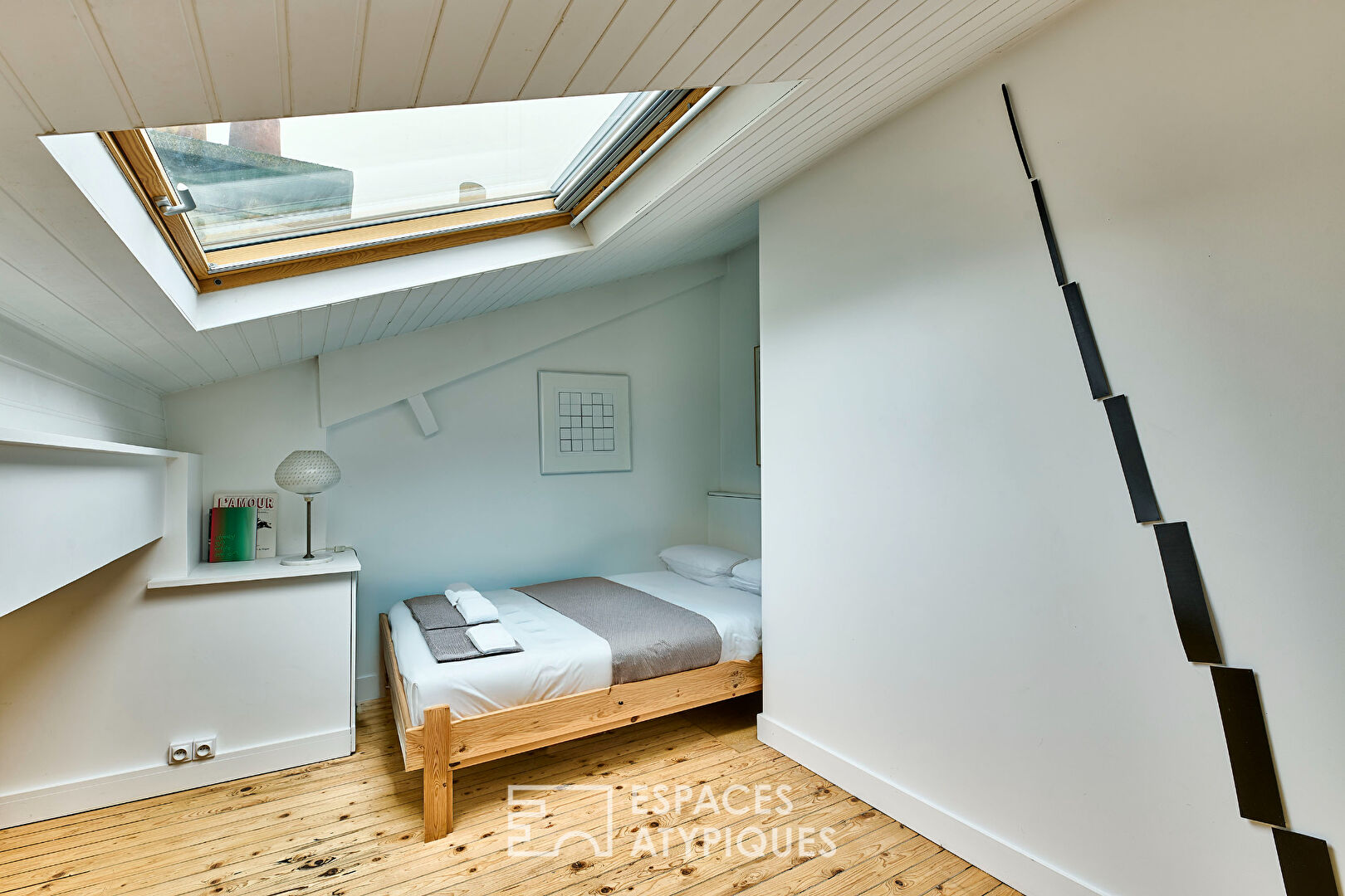 A true artist’s studio bathed in light near Place de Mexico