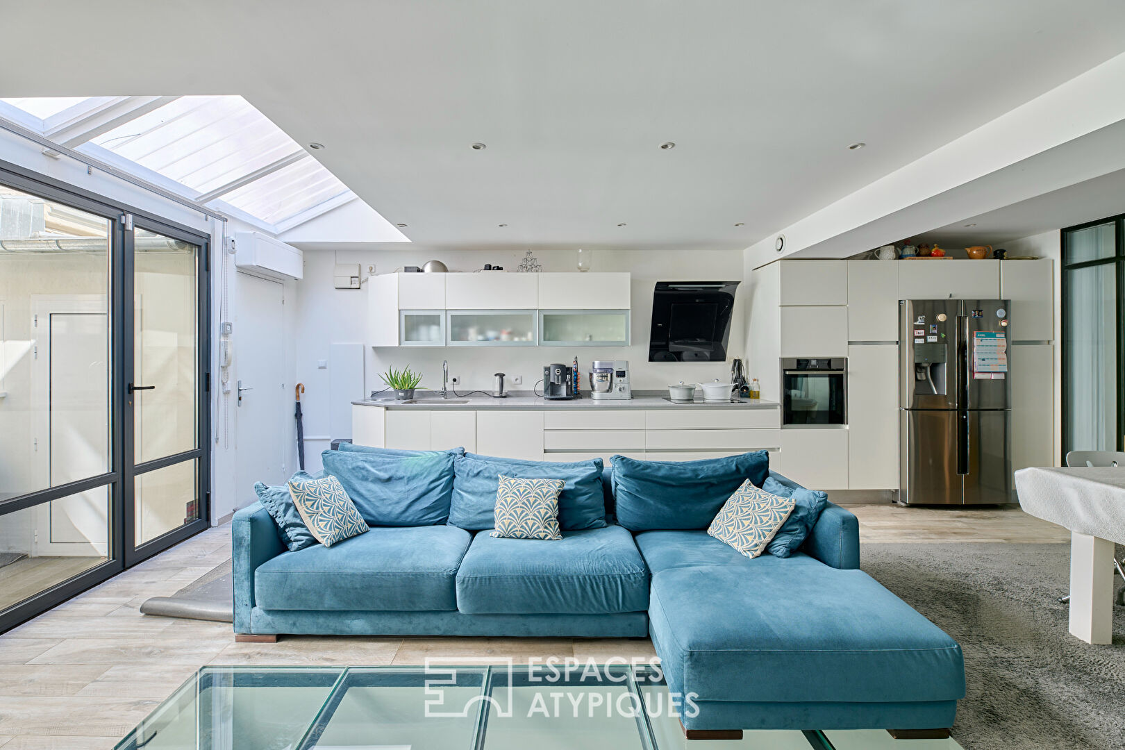 Contemporary family loft on private courtyard very near Triangle d’Or