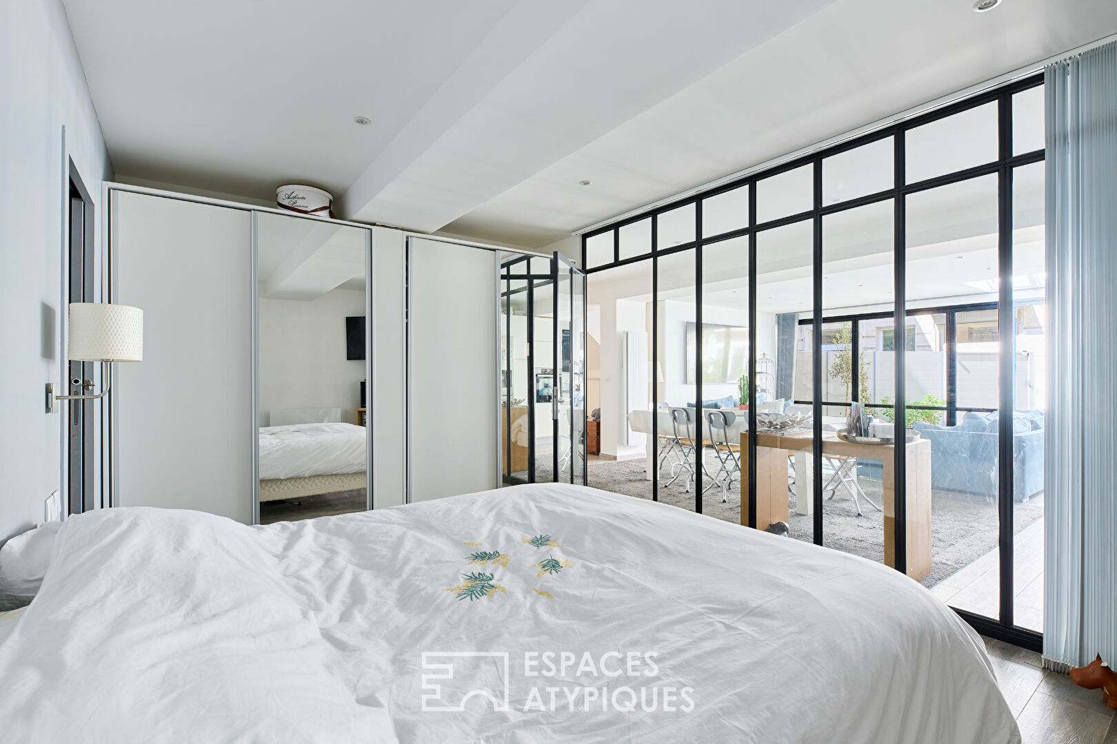 Contemporary family loft on private courtyard very near Triangle d’Or