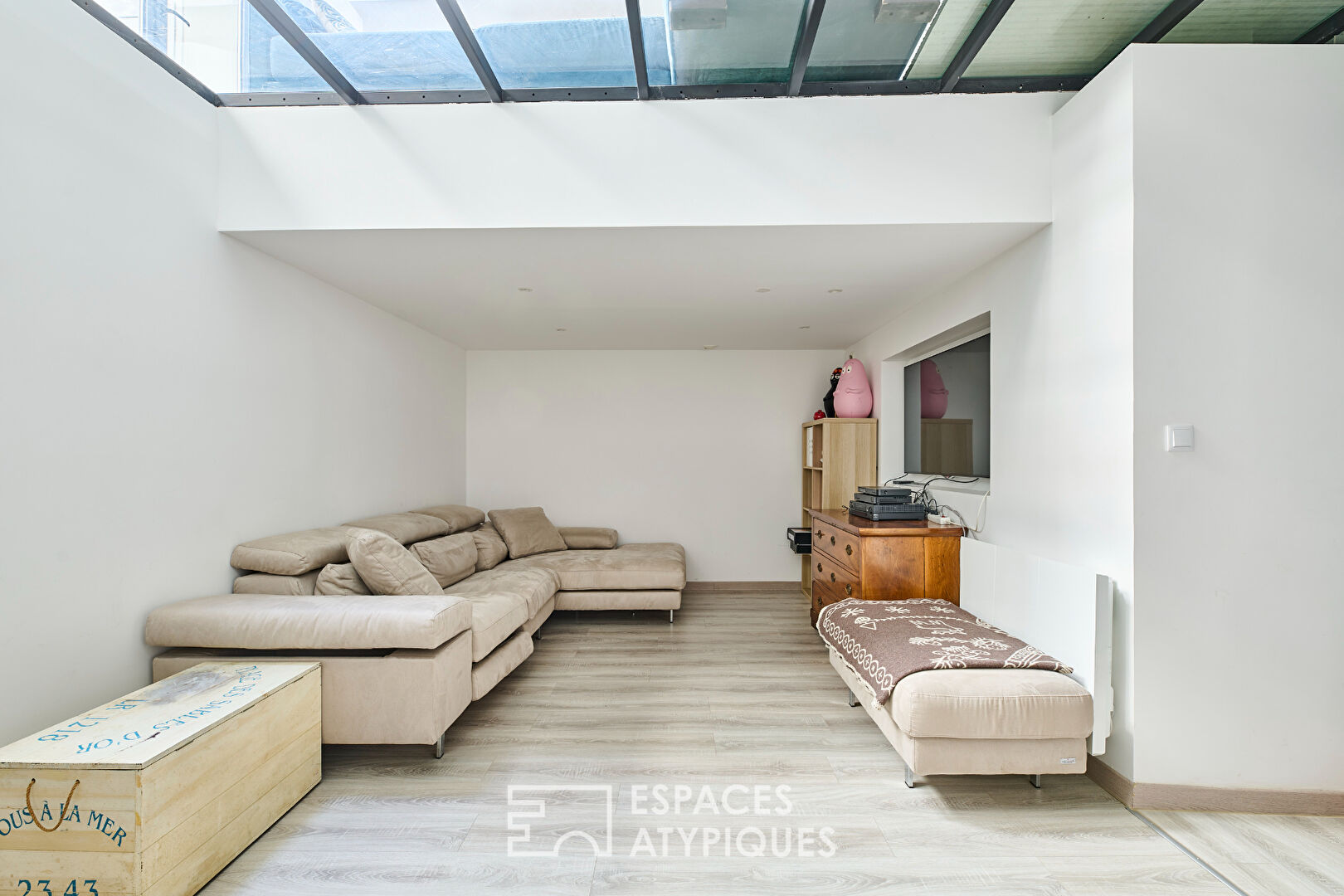 Contemporary family loft on private courtyard very near Triangle d’Or