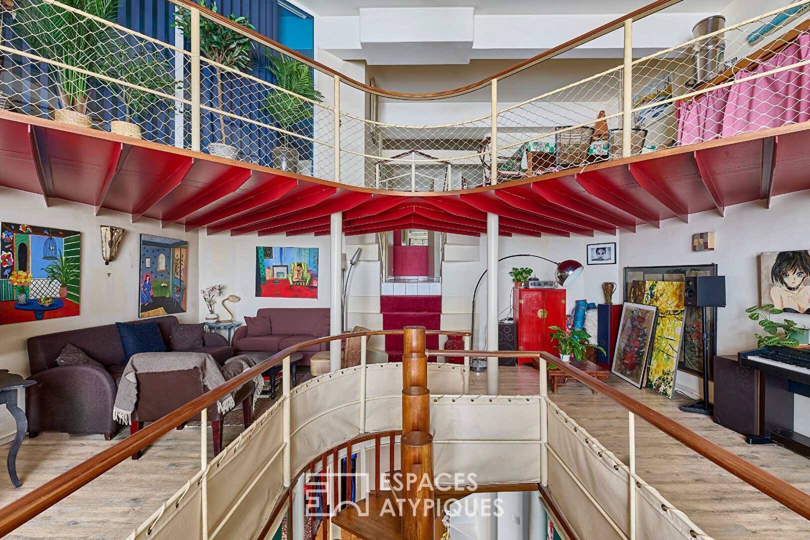 Ancien studio de danse transformé par un architecte en loft familial proche Martyrs