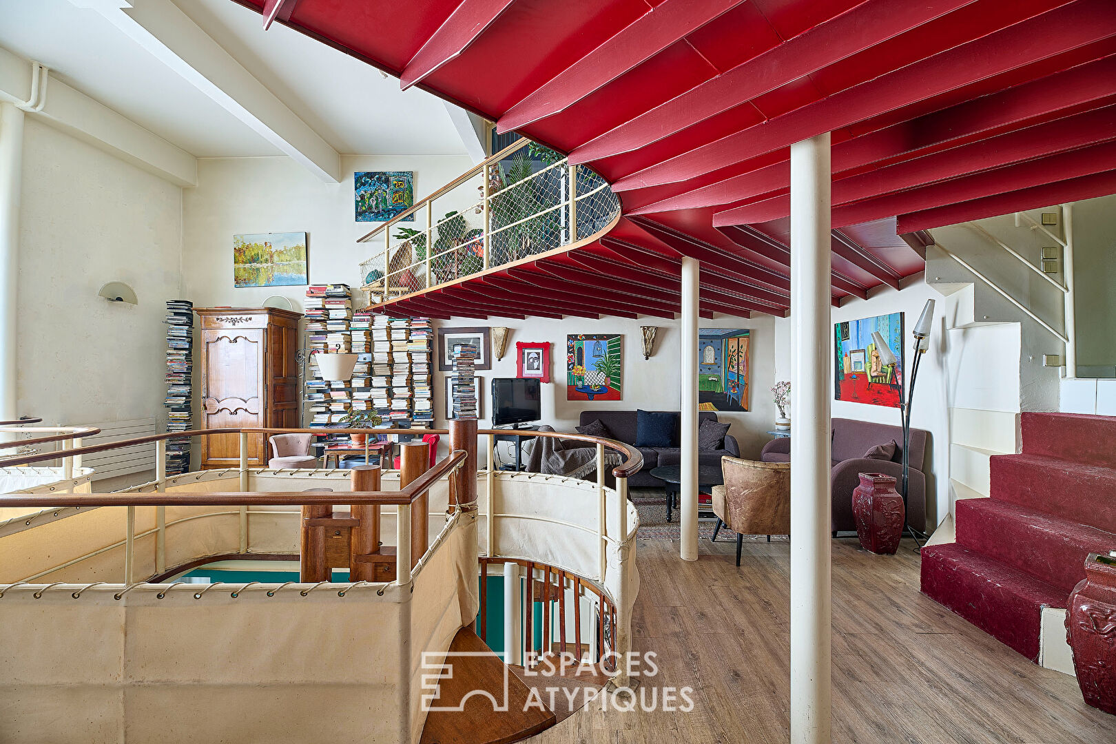 Ancien studio de danse transformé par un architecte en loft familial proche Martyrs
