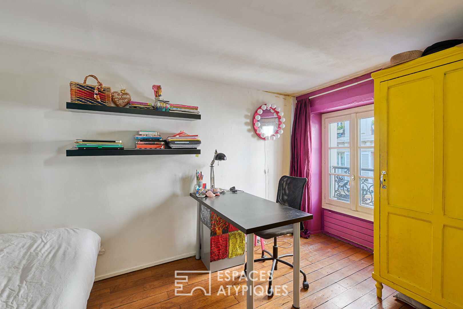 Ancien studio de danse transformé par un architecte en loft familial proche Martyrs