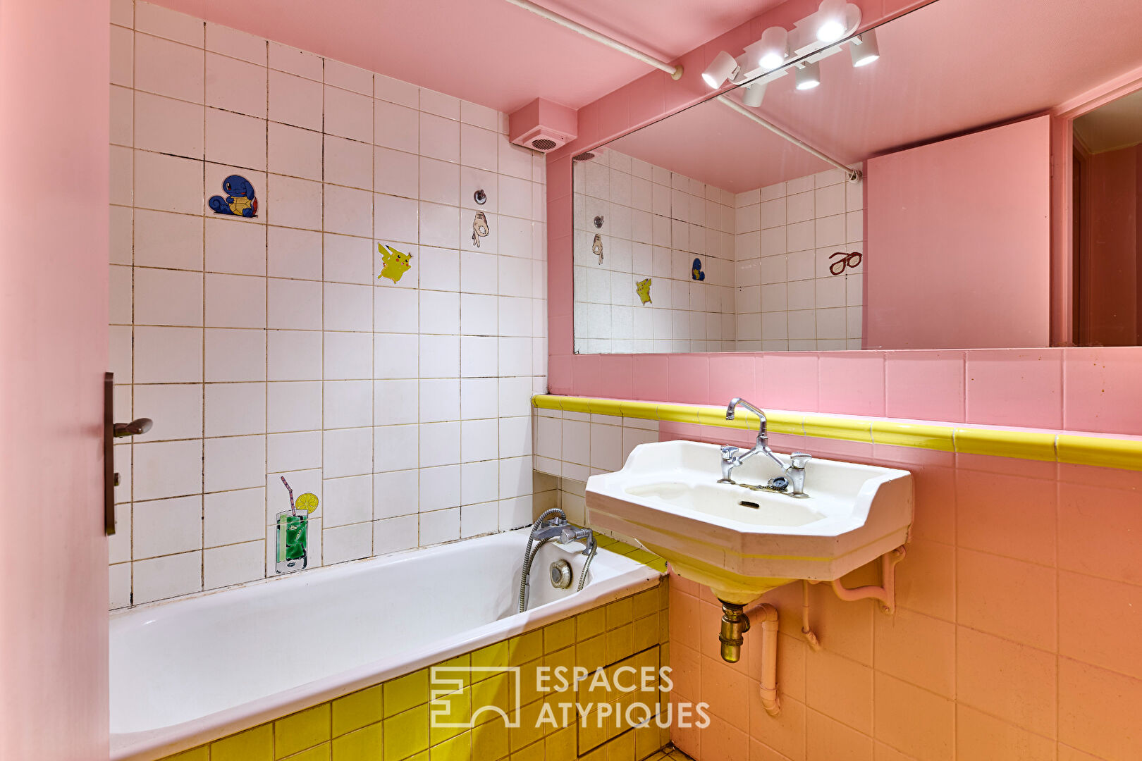 Ancien studio de danse transformé par un architecte en loft familial proche Martyrs