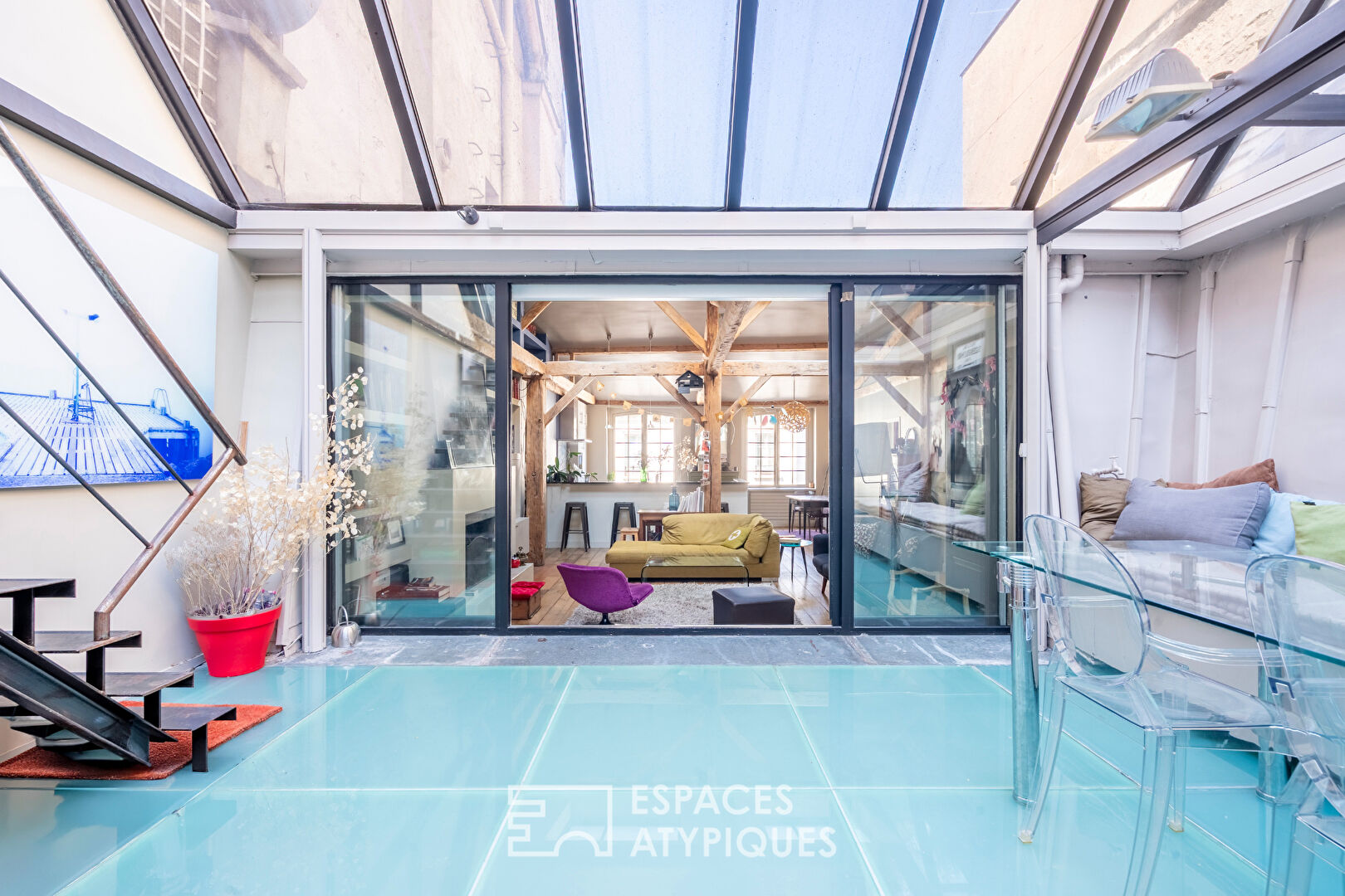 Top floor of a private mansion with rooftop very near Parc Monceau