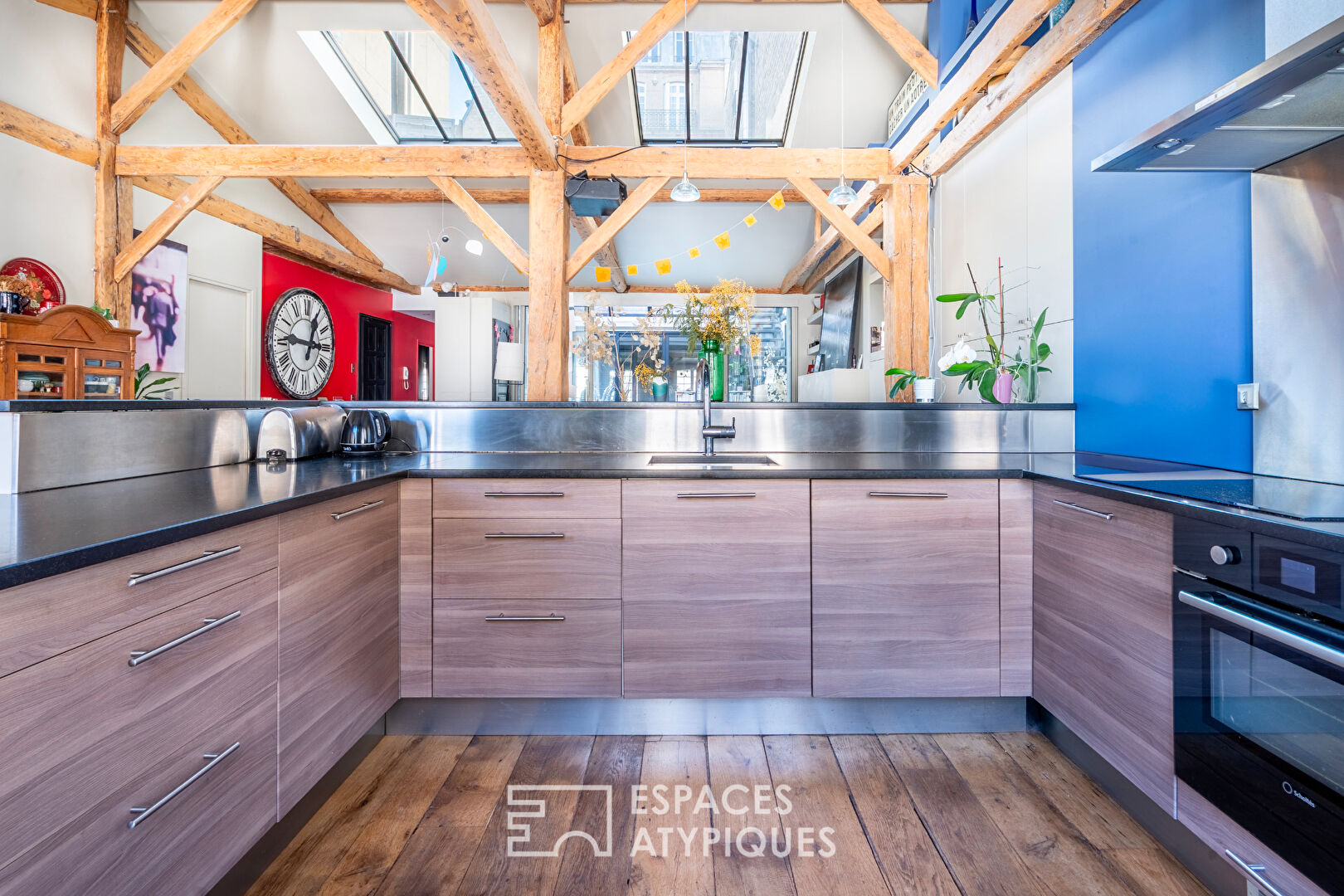 Top floor of a private mansion with rooftop very near Parc Monceau