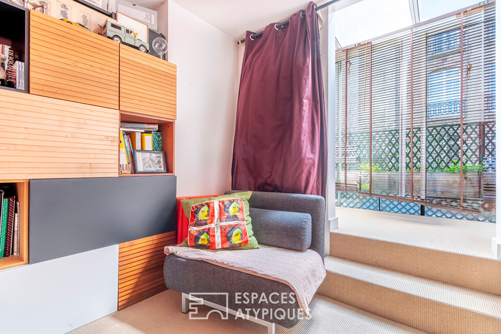 Top floor of a private mansion with rooftop very near Parc Monceau