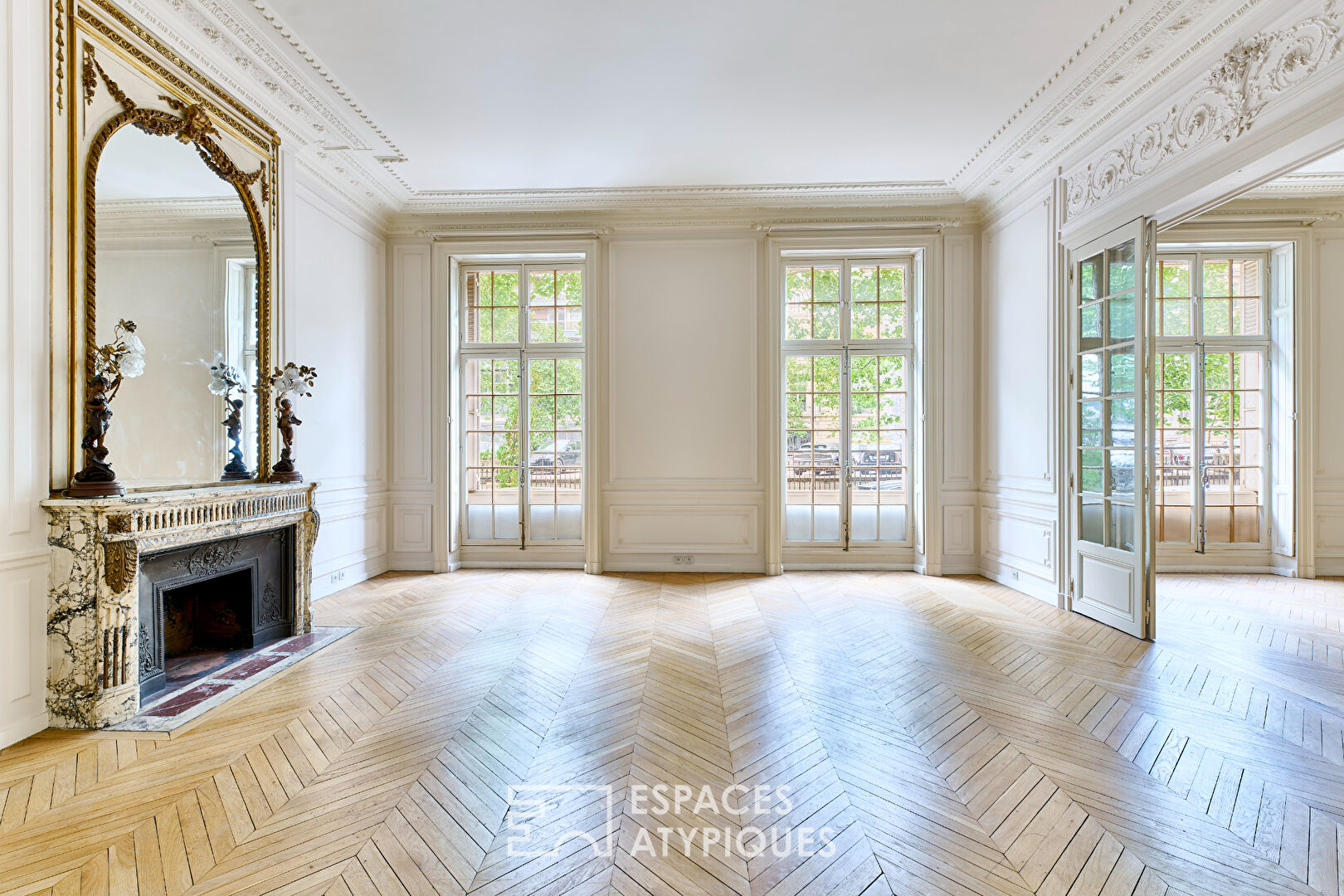 Reception or family apartment in the style of a private mansion in the Flandrin district – Henri Martin – Faisanderie