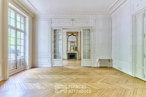Reception or family apartment in the style of a private mansion in the Flandrin district – Henri Martin – Faisanderie