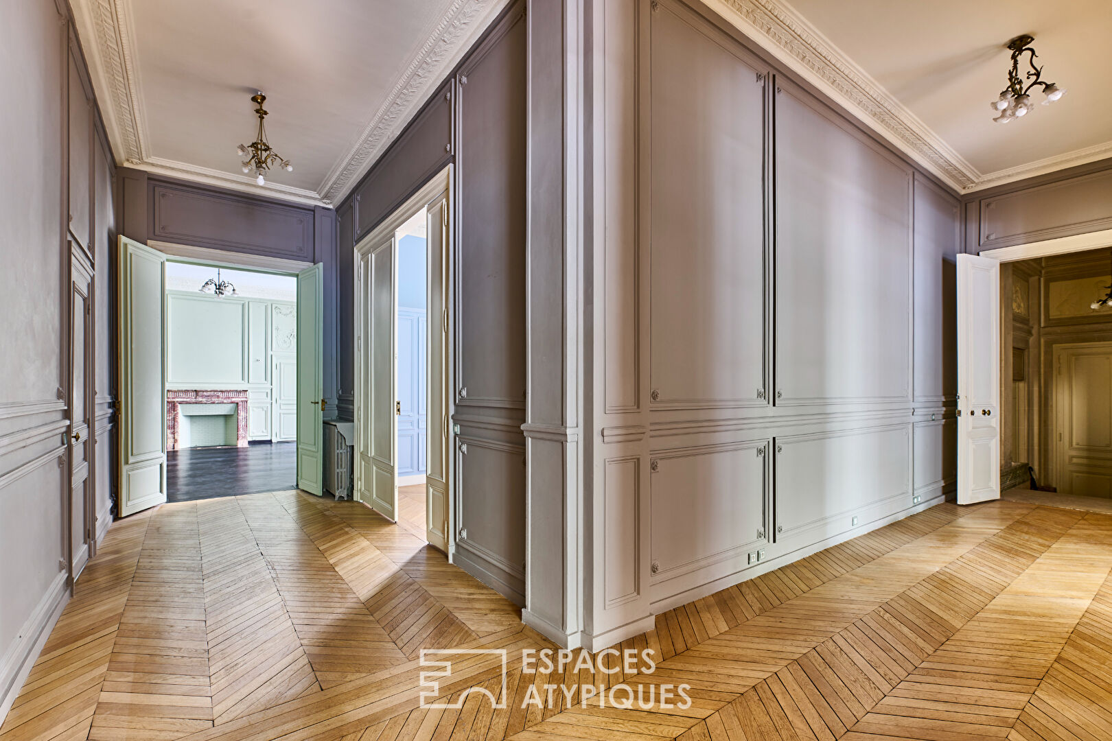 Reception or family apartment in the style of a private mansion in the Flandrin district – Henri Martin – Faisanderie