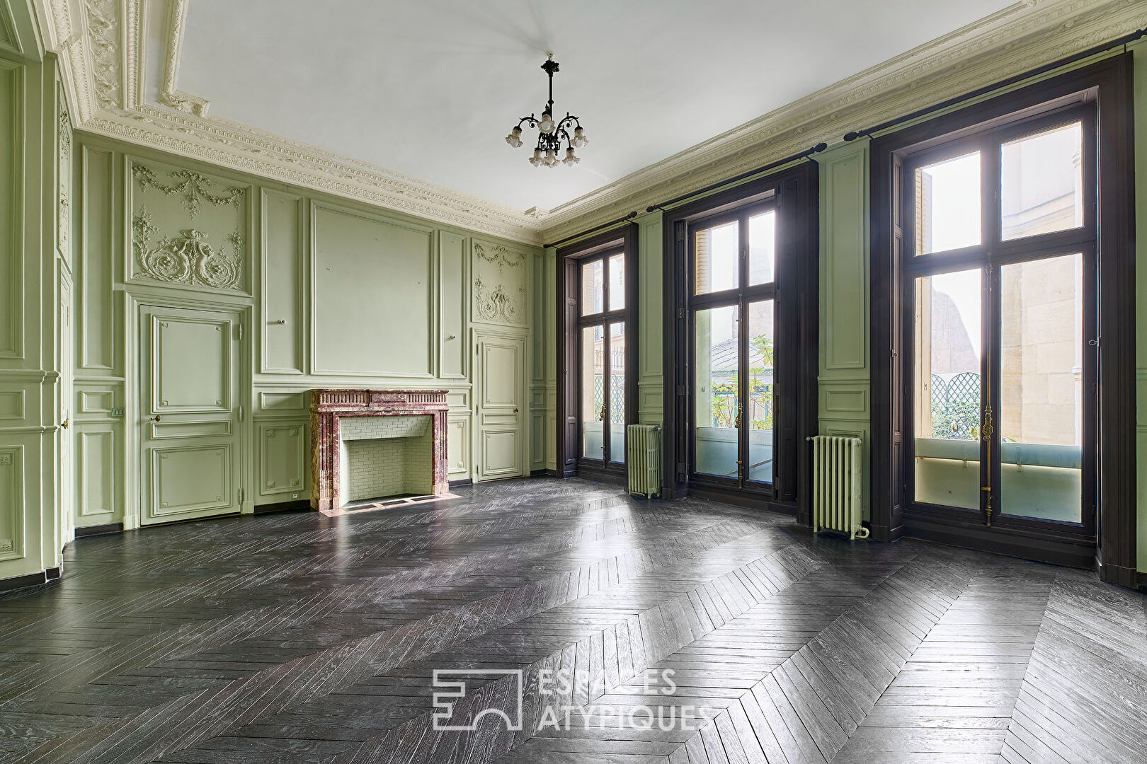 Reception or family apartment in the style of a private mansion in the Flandrin district – Henri Martin – Faisanderie