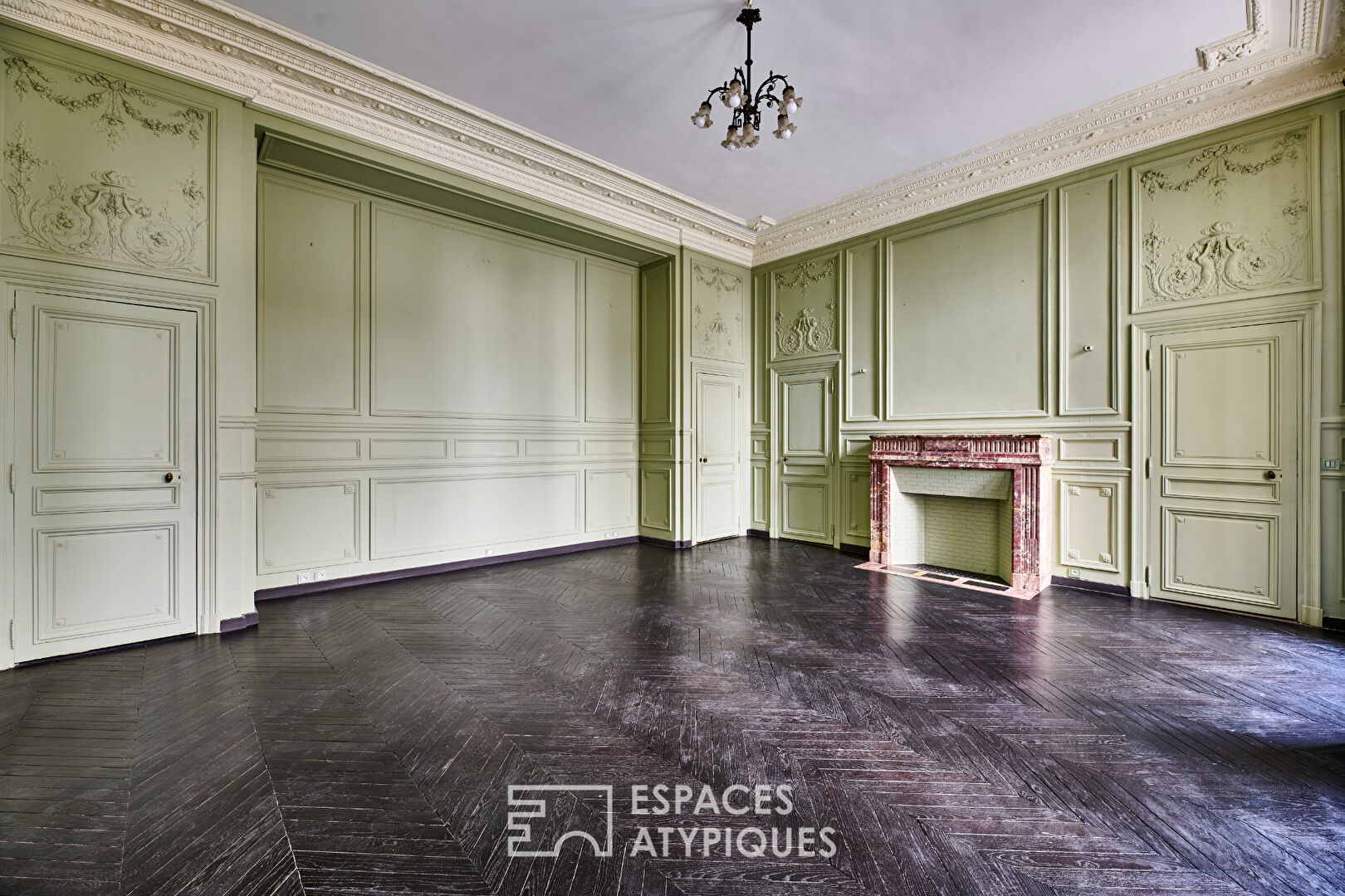 Reception or family apartment in the style of a private mansion in the Flandrin district – Henri Martin – Faisanderie