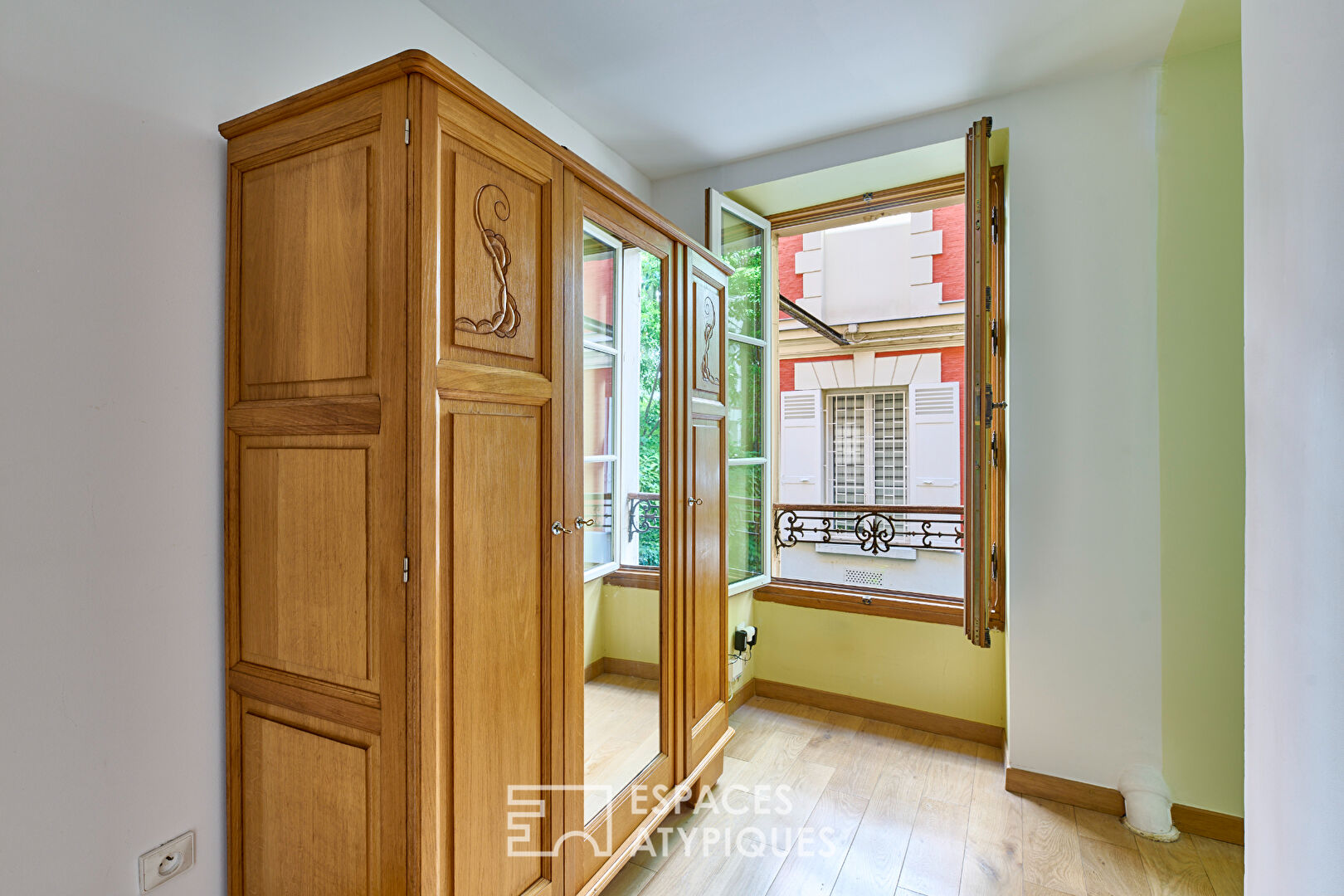 Ancien atelier de maître verrier à rafraîchir – Montmartre / Batignolles