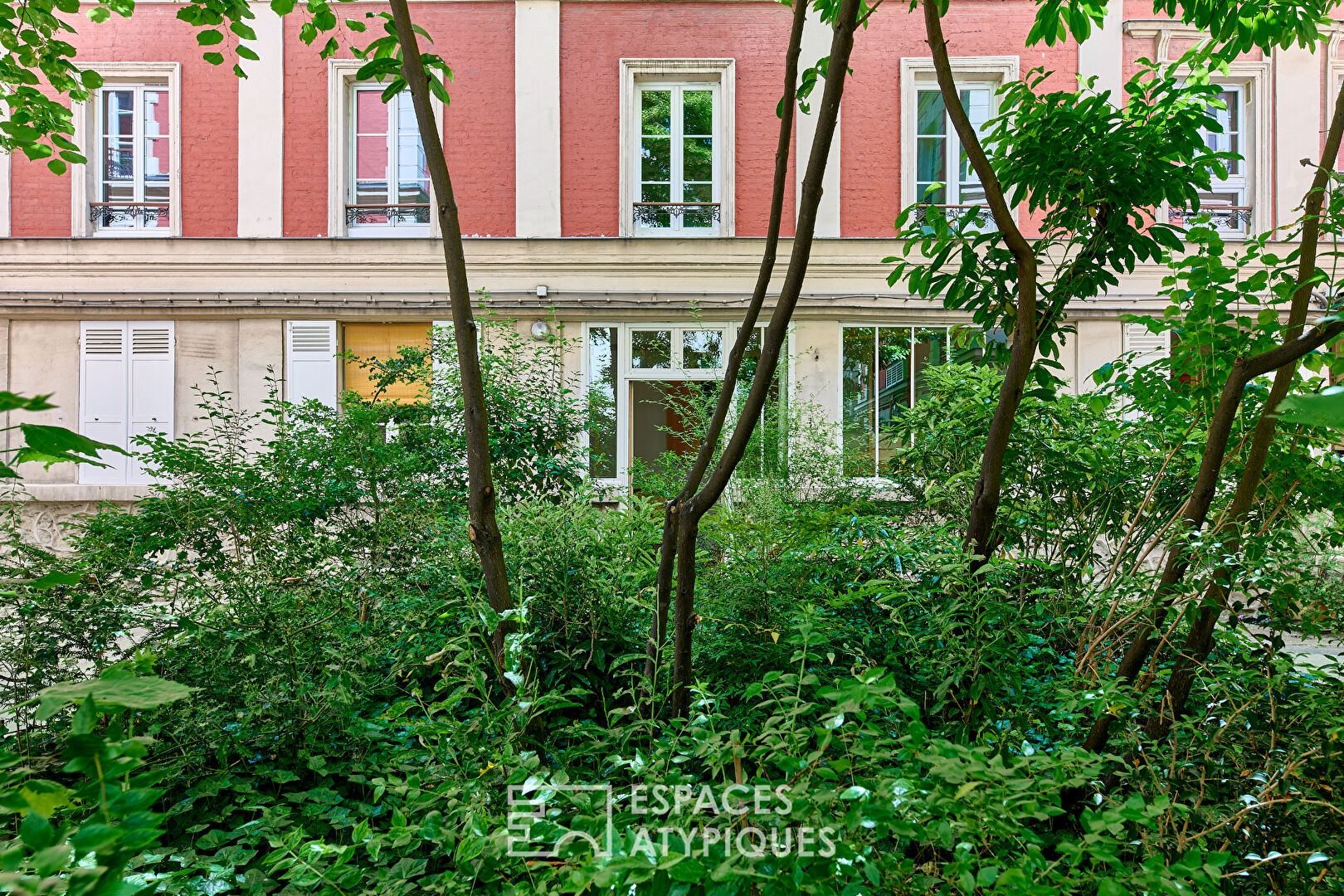 Ancien atelier de maître verrier à rafraîchir – Montmartre / Batignolles