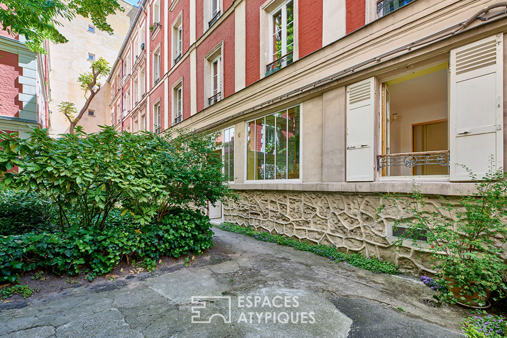 Ancien atelier de maître verrier à rafraîchir – Montmartre / Batignolles