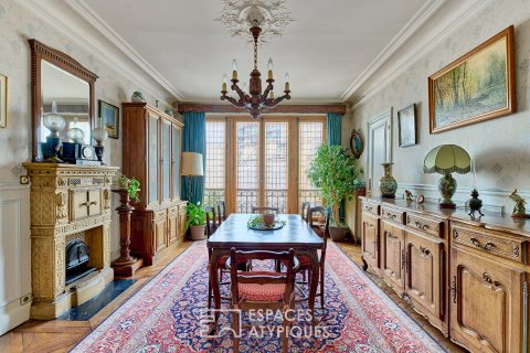 Appartement d’angle avec vitraux d’époque et potentiel de réinterprétation