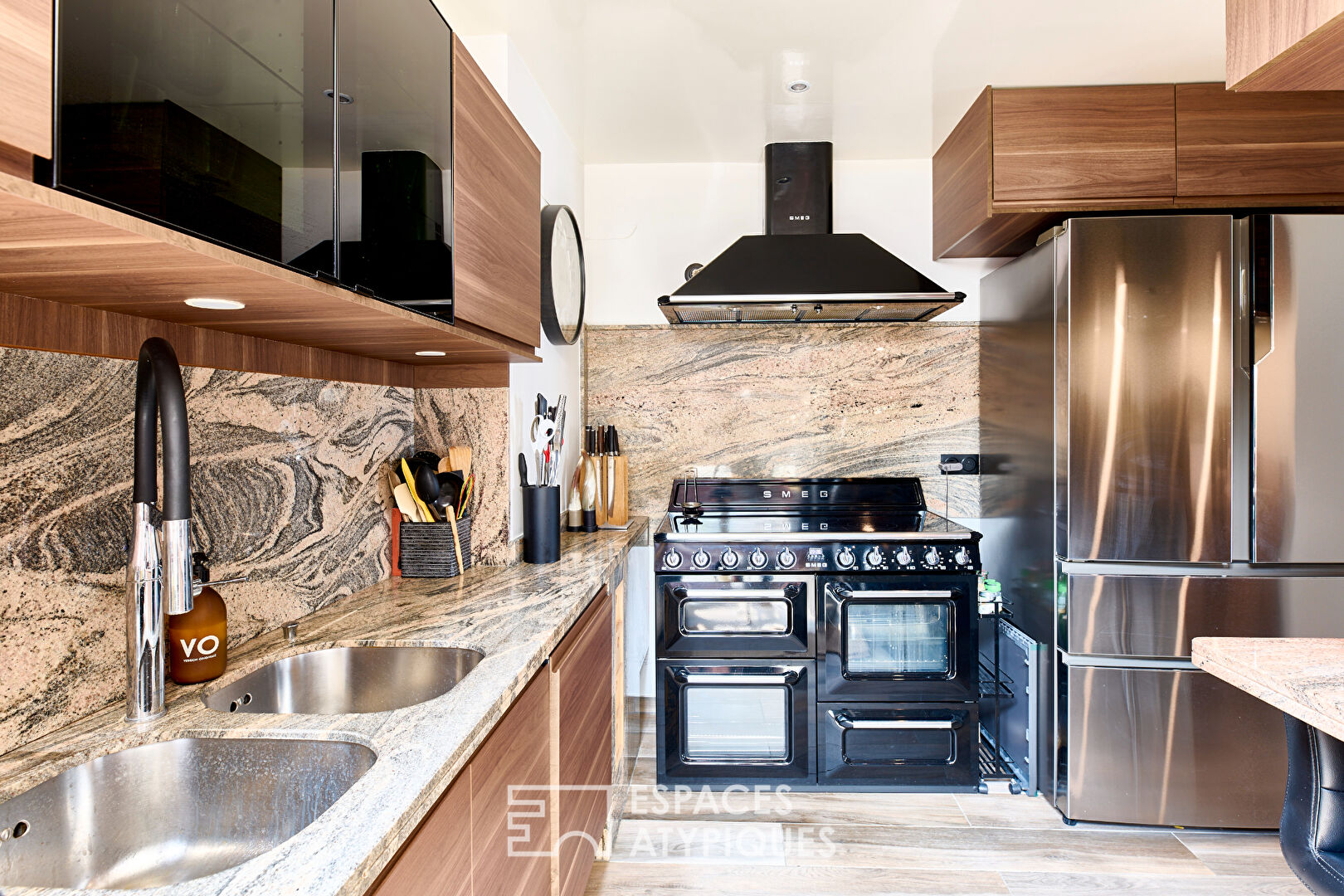 Prestigious penultimate floor with balconies and commanding views – Molitor district