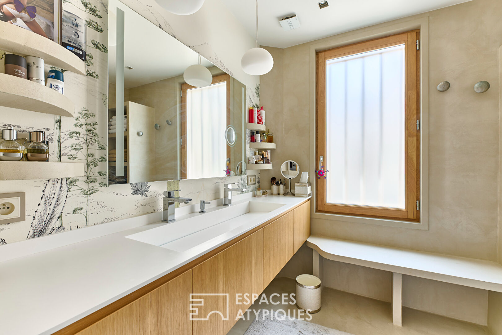 Prestigious penultimate floor with balconies and commanding views – Molitor district
