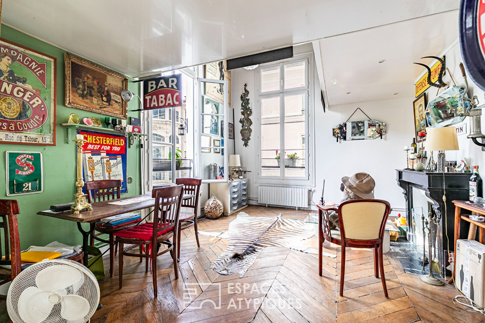 Characterful duplex in a quiet courtyard – Elysée Palace
