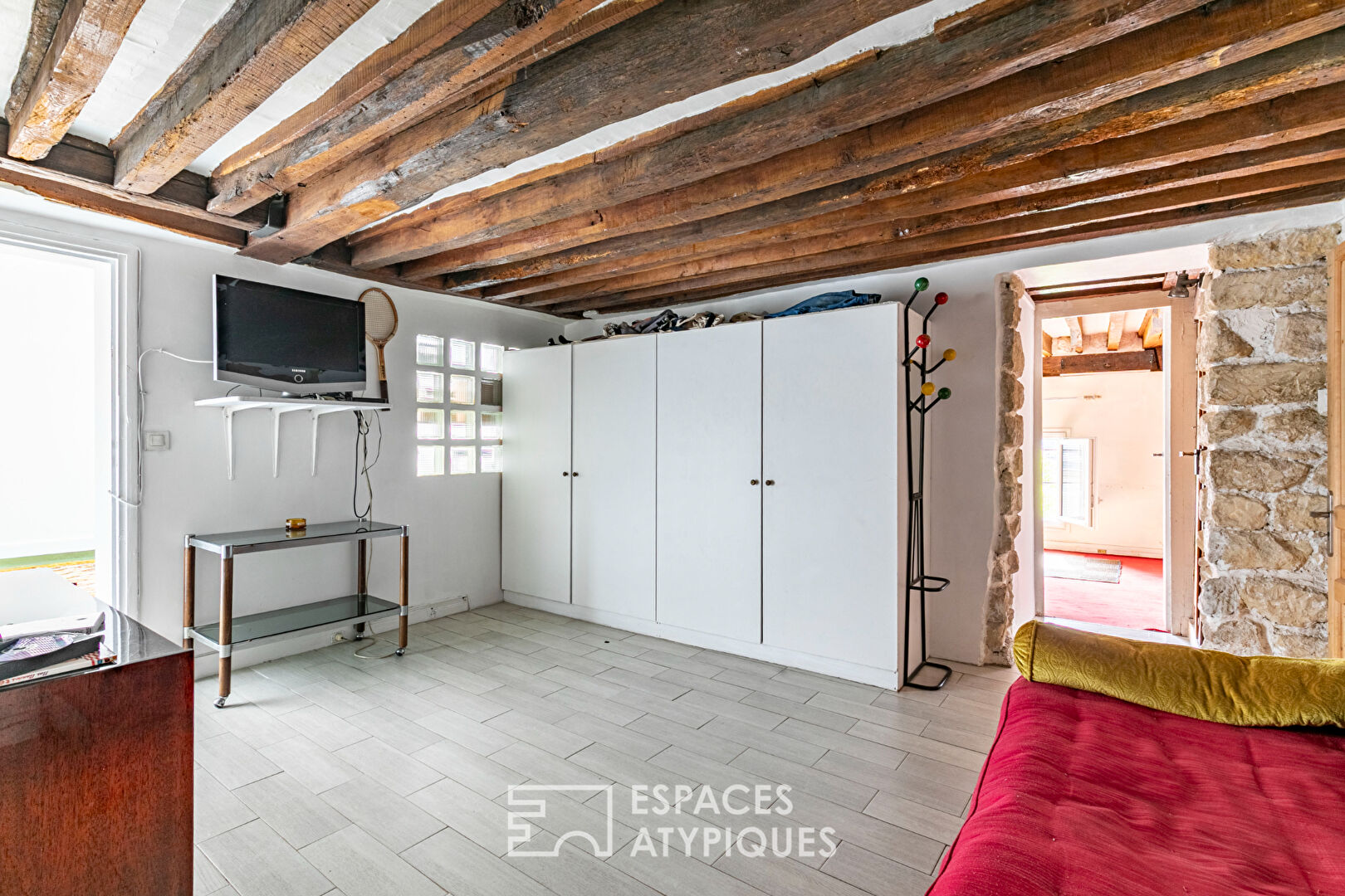 Characterful duplex in a quiet courtyard – Elysée Palace