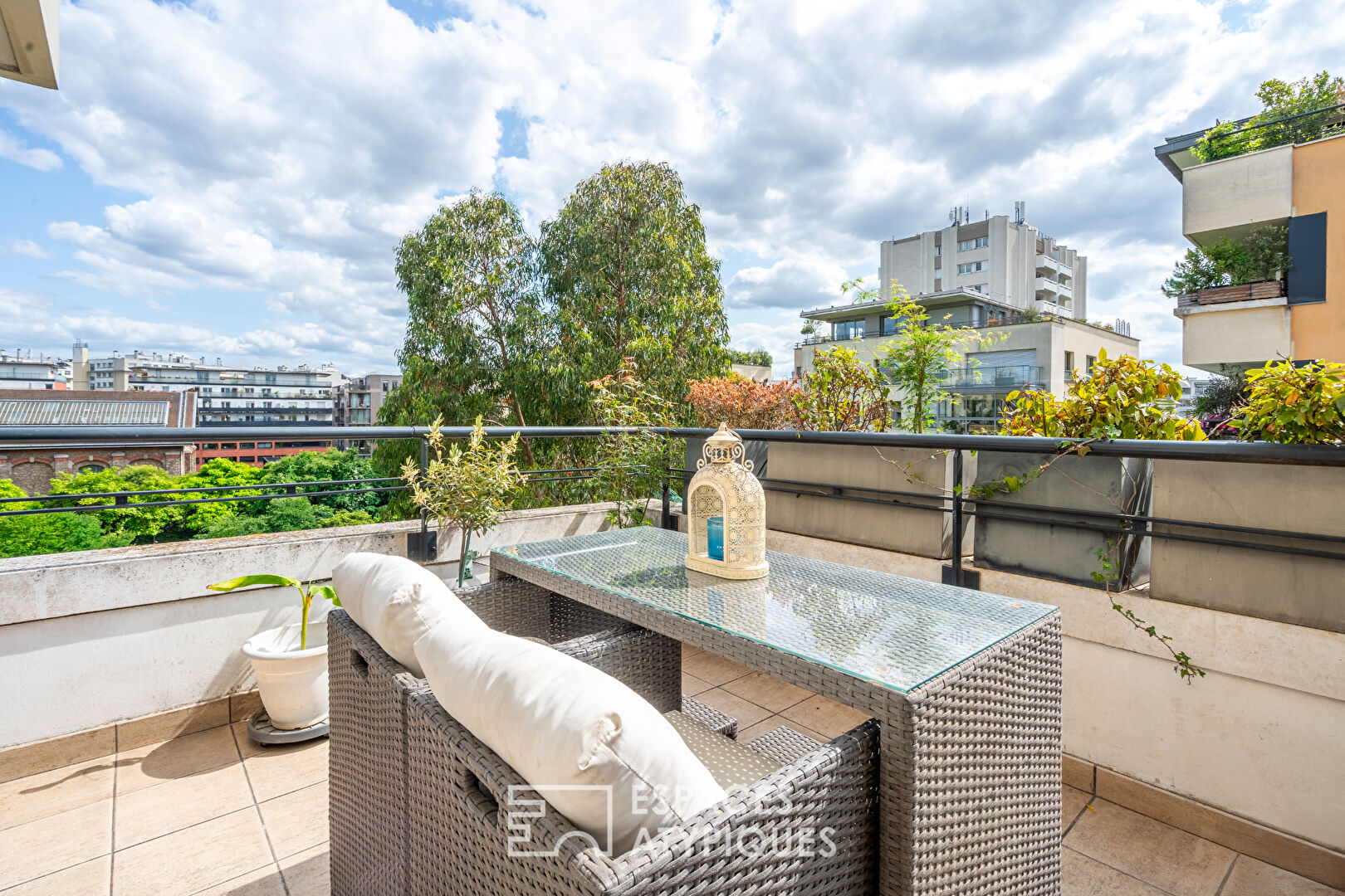 Appartement familial en étage élevé avec terrasse – Jardin Claire-Motte