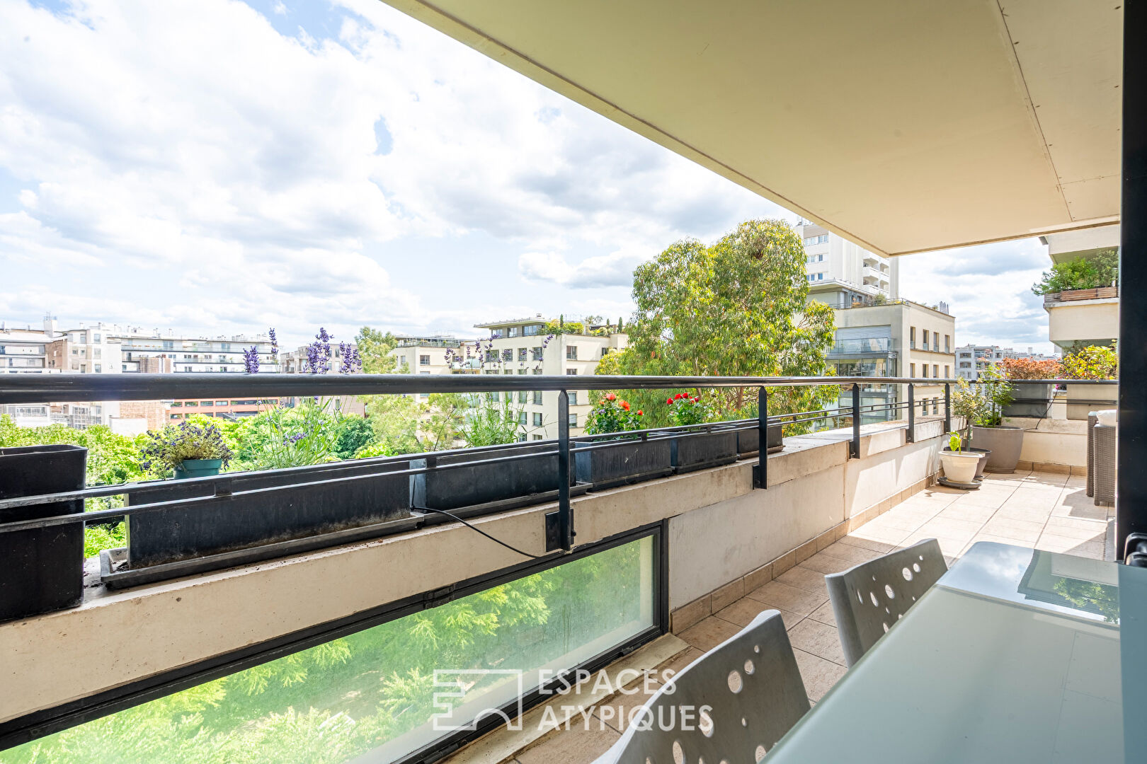 Appartement familial en étage élevé avec terrasse – Jardin Claire-Motte