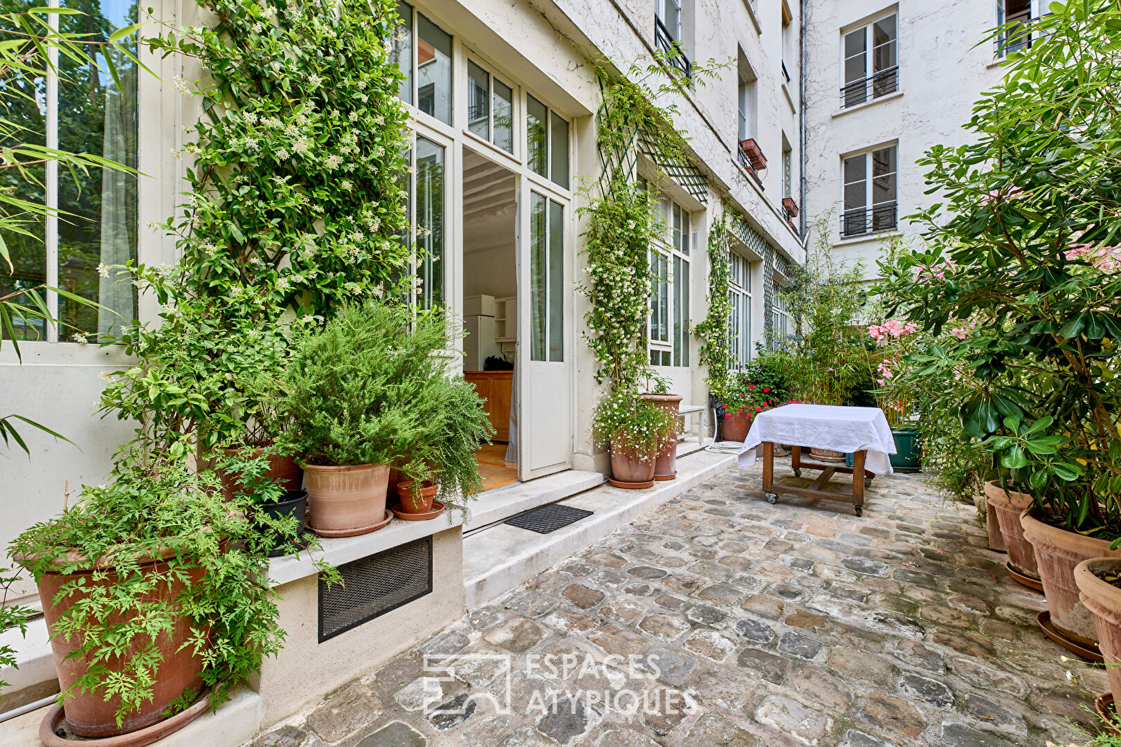 Duplex esprit maison avec studios et terrasse au coeur de Montorgueil