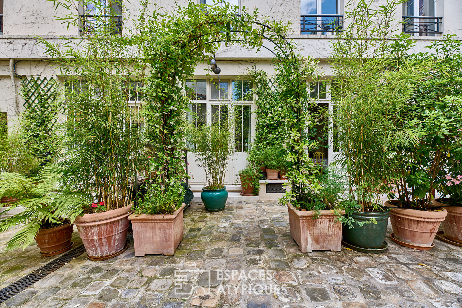 Duplex esprit maison avec studios et terrasse au coeur de Montorgueil