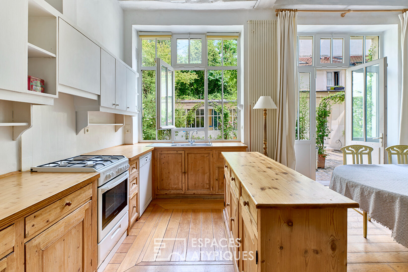 Duplex esprit maison avec studios et terrasse au coeur de Montorgueil