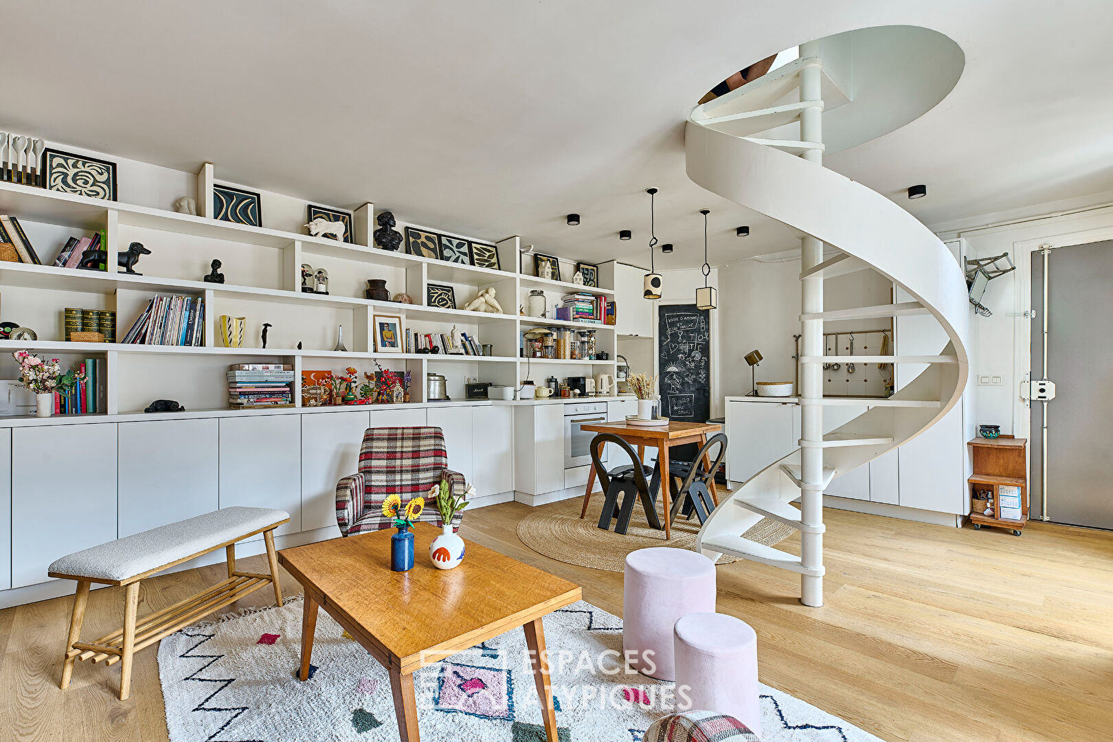 Top-floor duplex – Nouvelle-Athènes district
