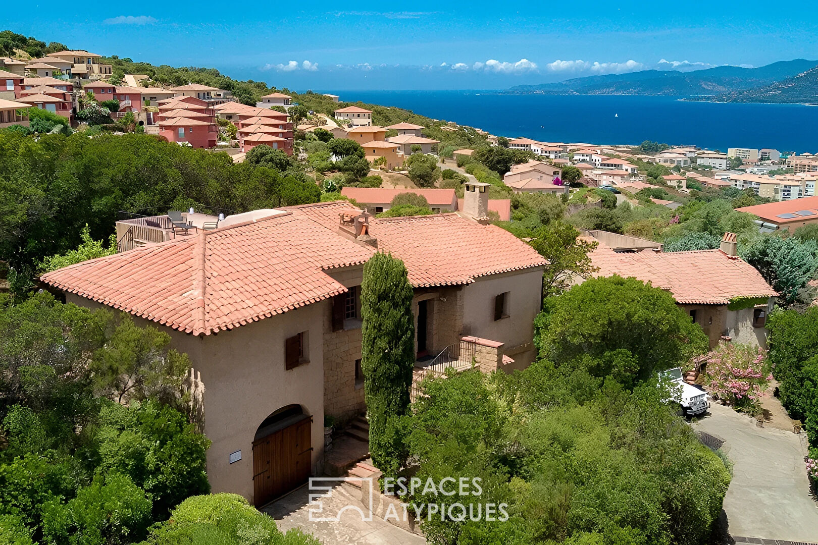 Villa méditerranéenne vue mer dans un domaine privé à Propriano