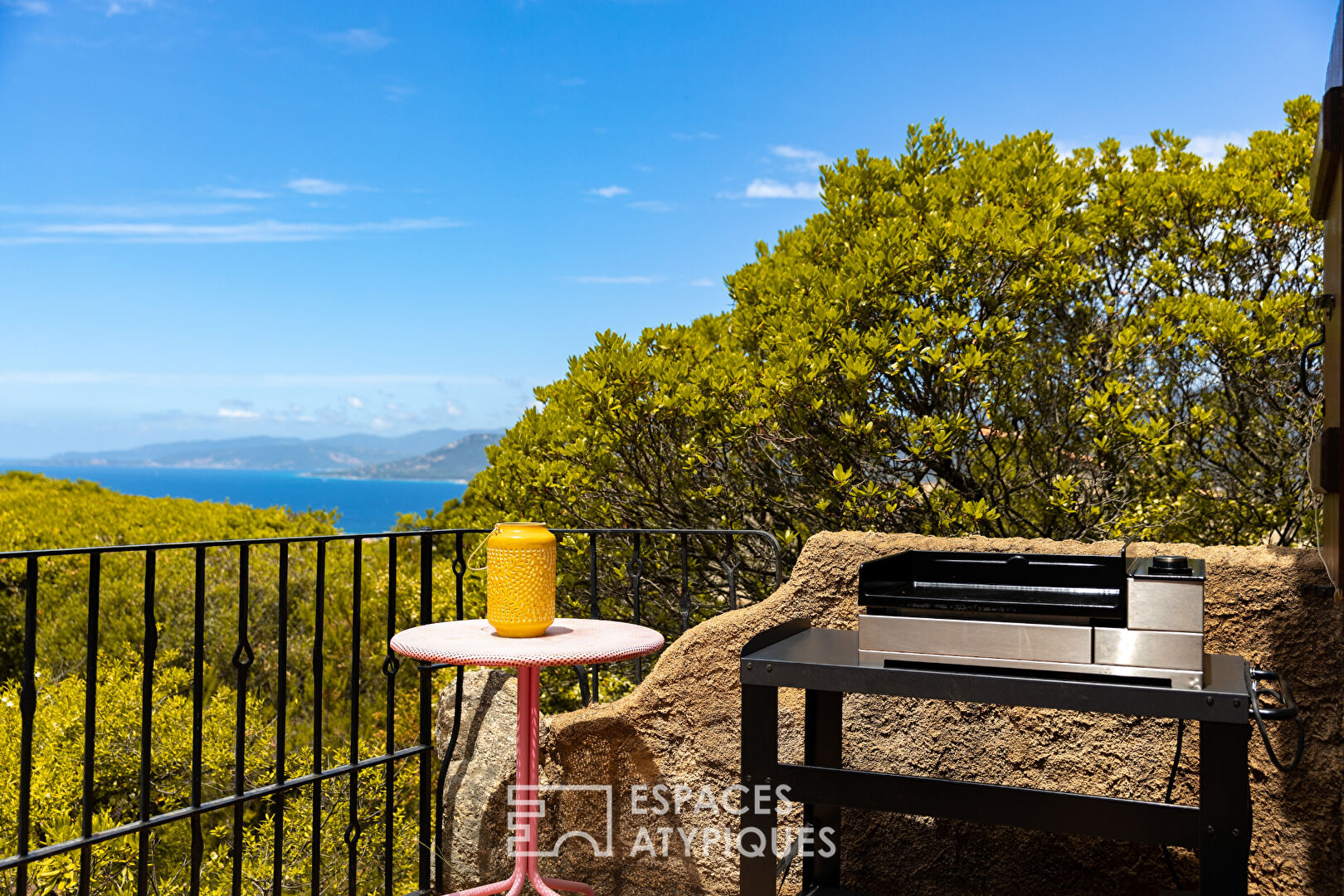 Villa méditerranéenne vue mer dans un domaine privé à Propriano