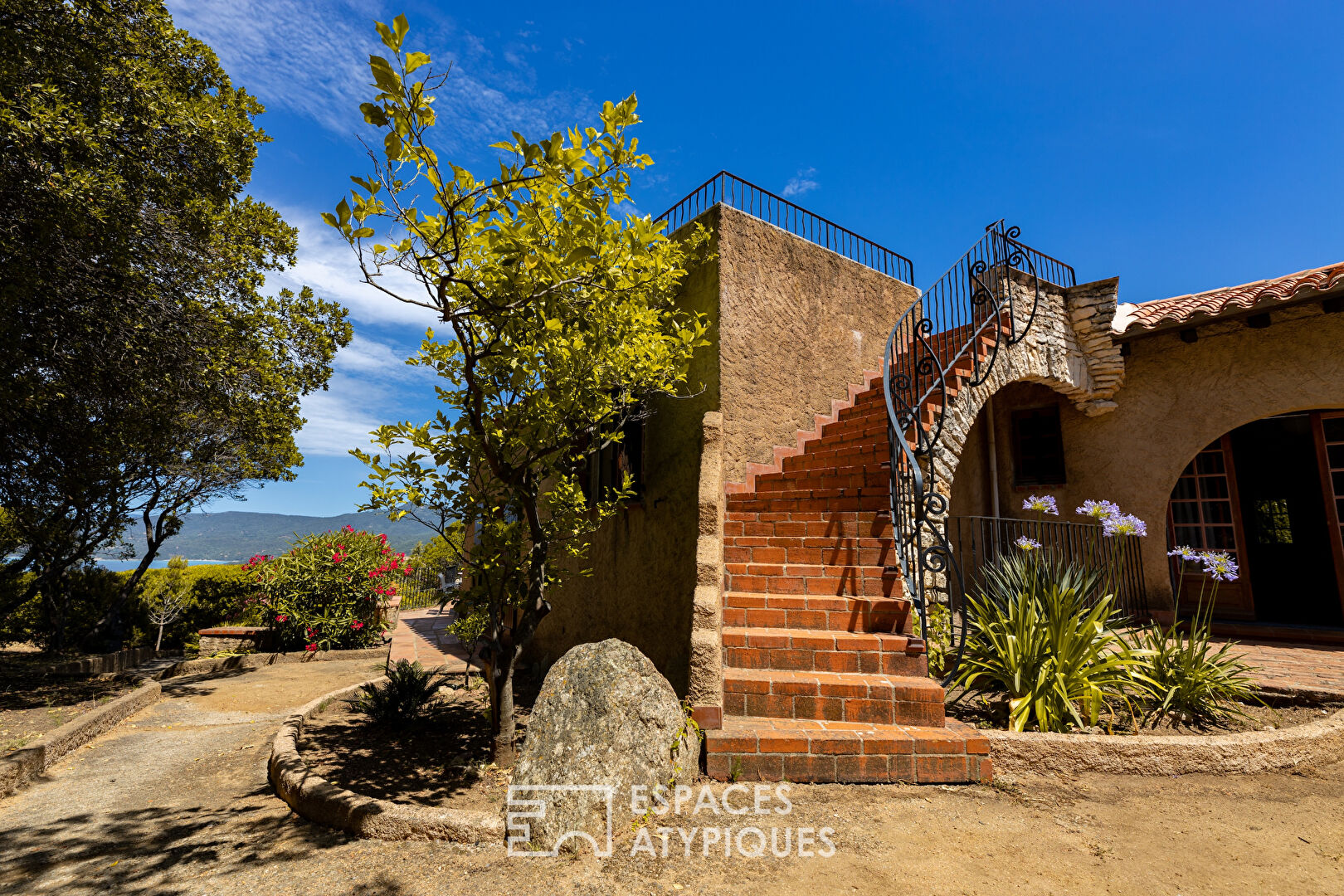 Villa méditerranéenne vue mer dans un domaine privé à Propriano