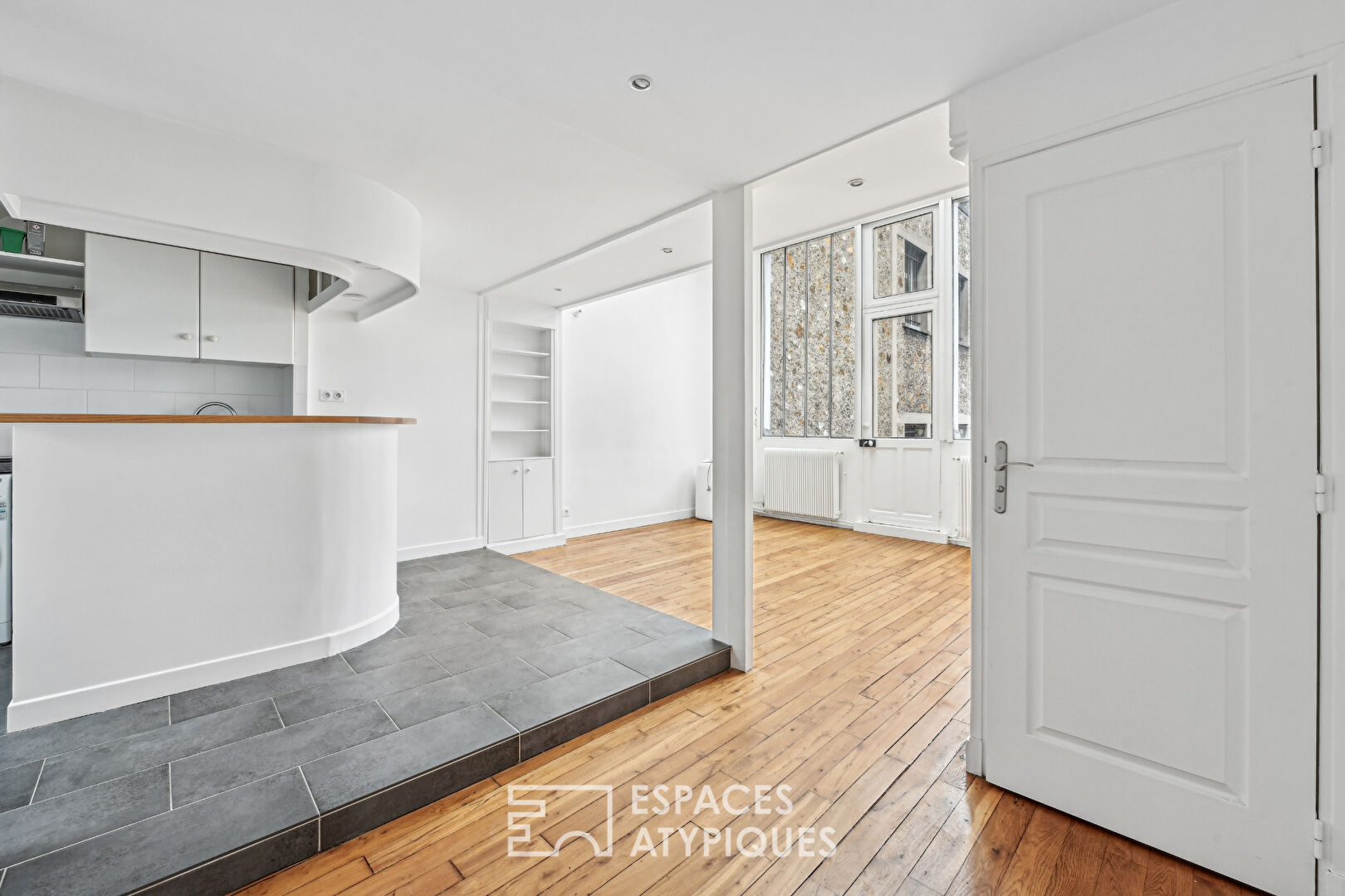 Artist’s studio on the top floor with balcony – Jasmin Auteuil