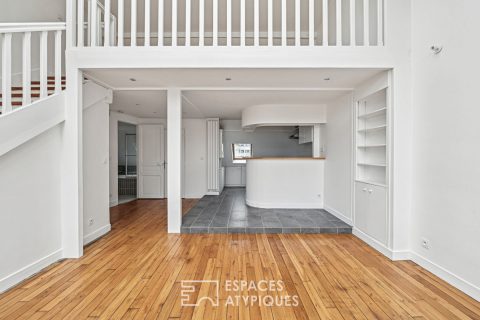 Atelier d&rsquo;artiste traversant en dernier étage avec balcon – Jasmin Auteuil