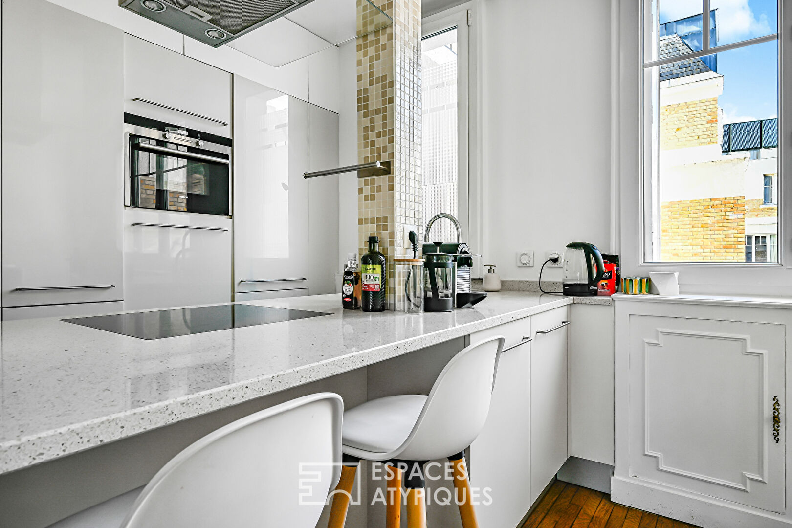 High floor with balcony-terrace in Auteuil Sud