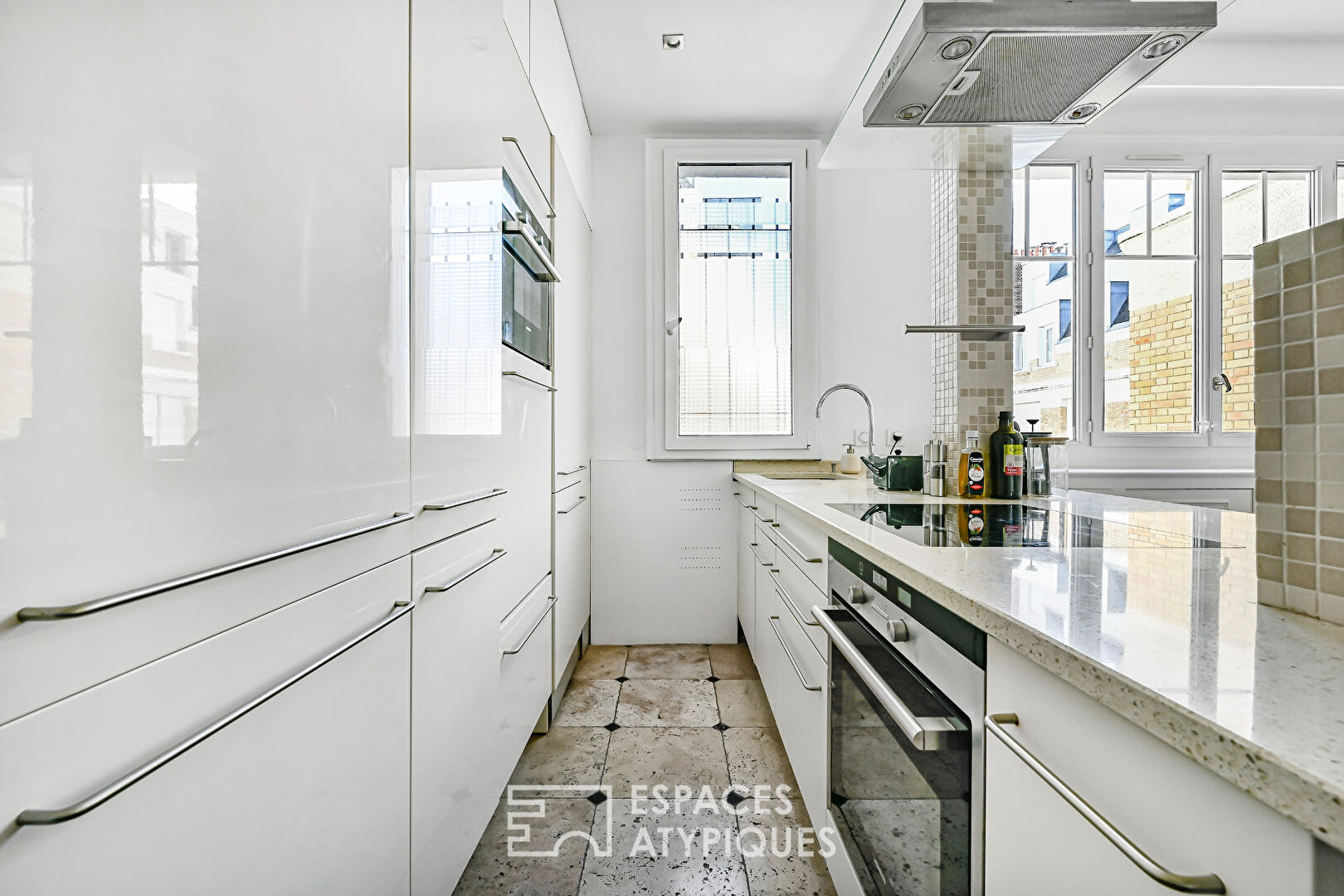 High floor with balcony-terrace in Auteuil Sud