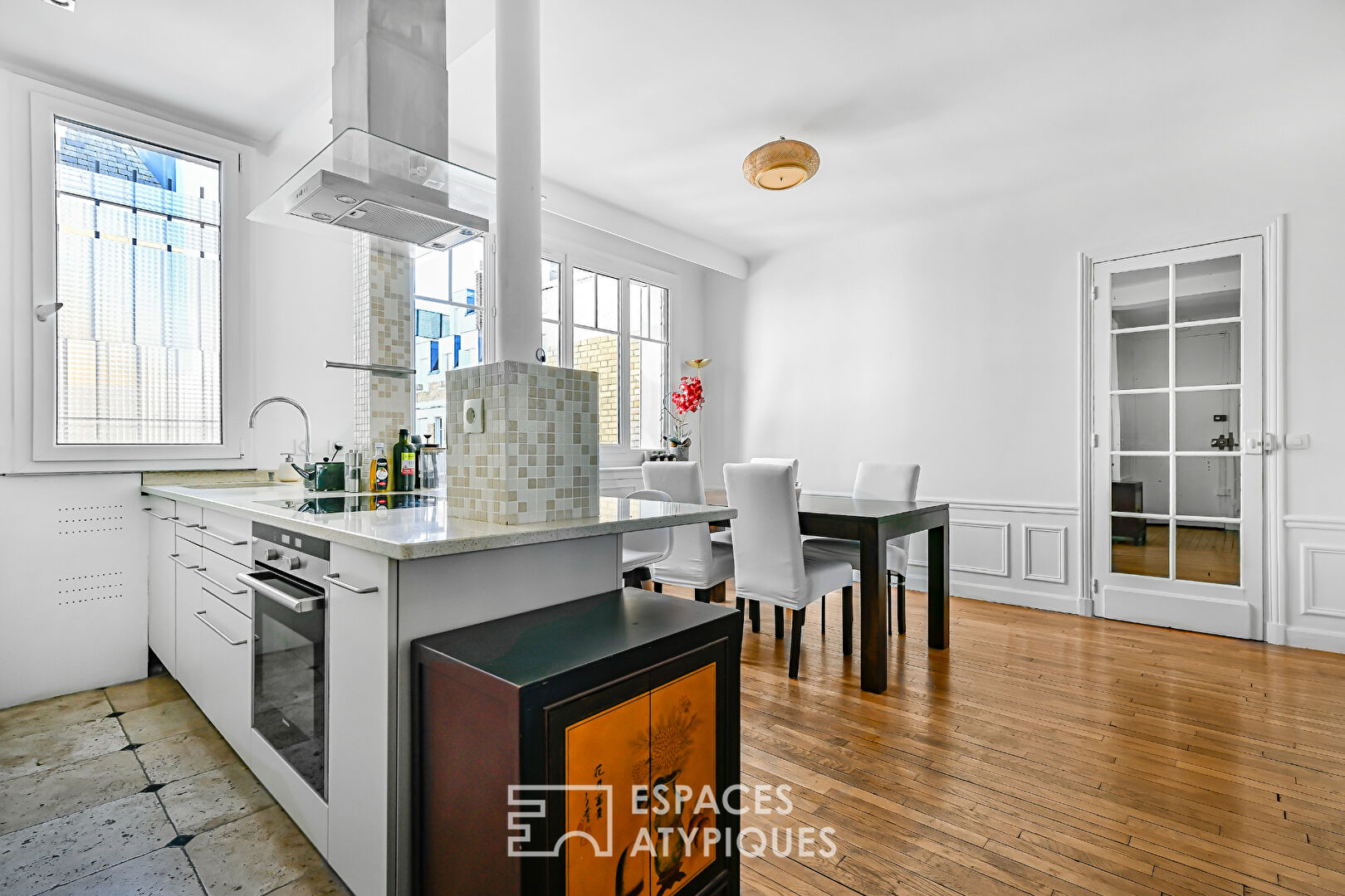 High floor with balcony-terrace in Auteuil Sud