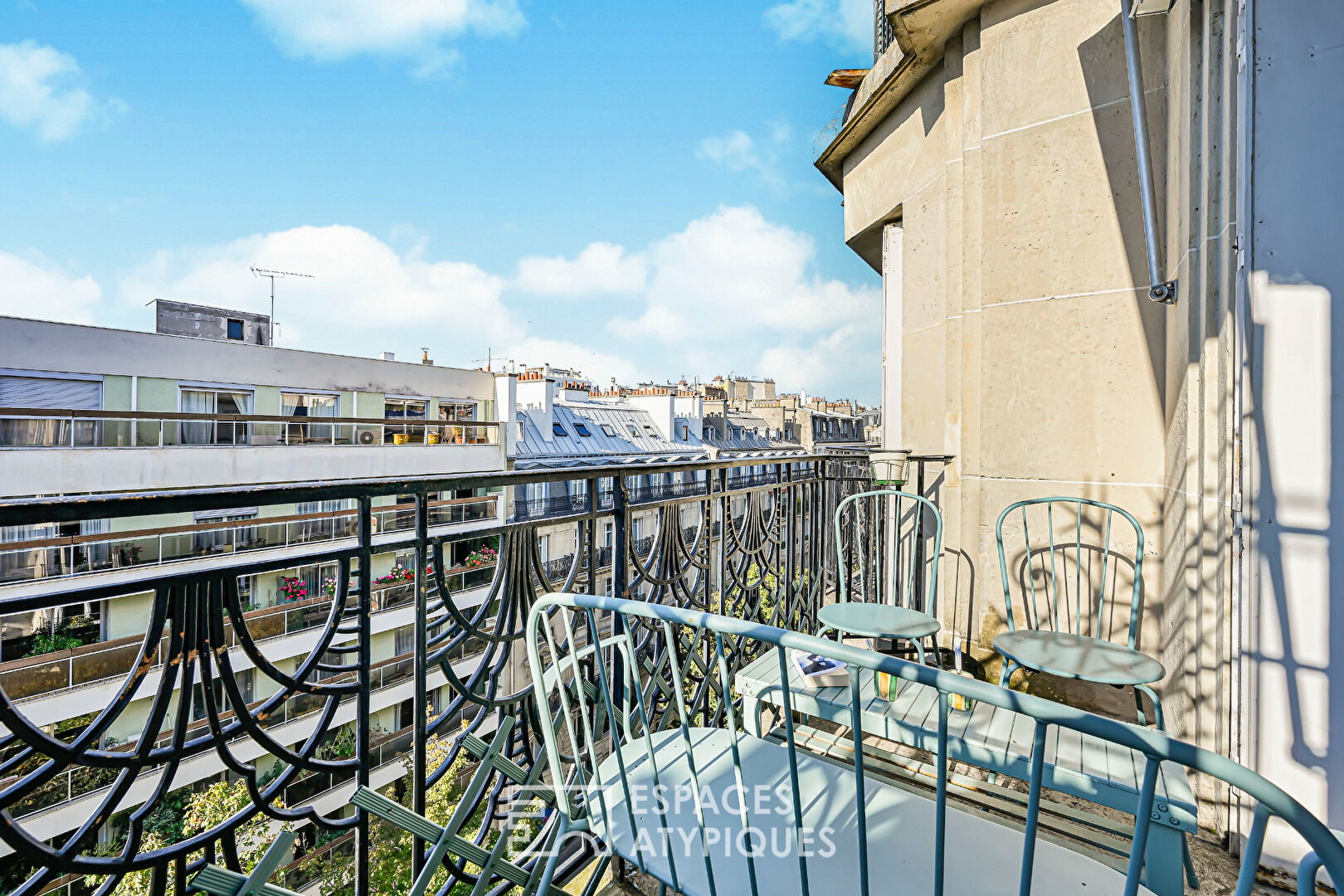 High floor with balcony-terrace in Auteuil Sud