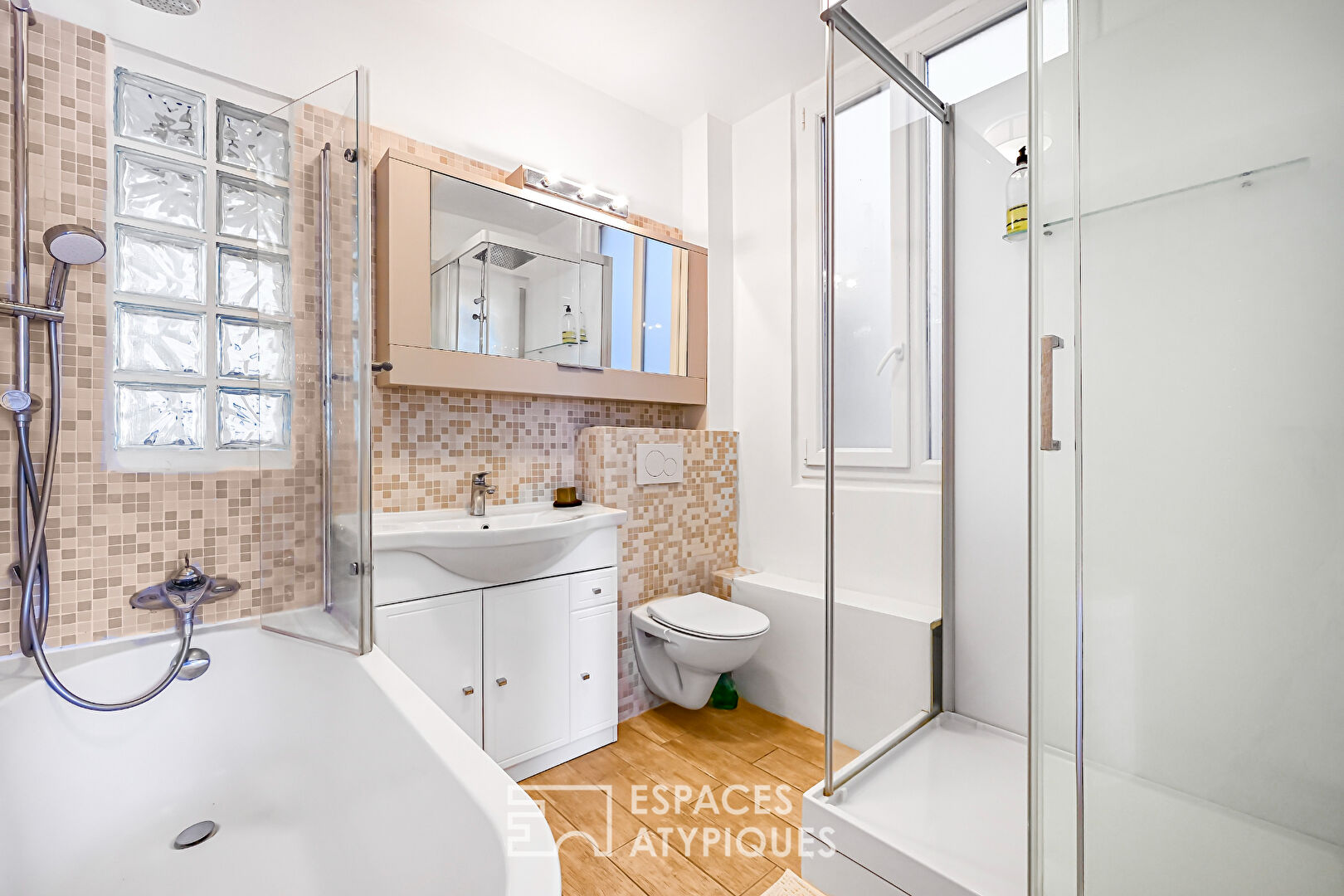 High floor with balcony-terrace in Auteuil Sud