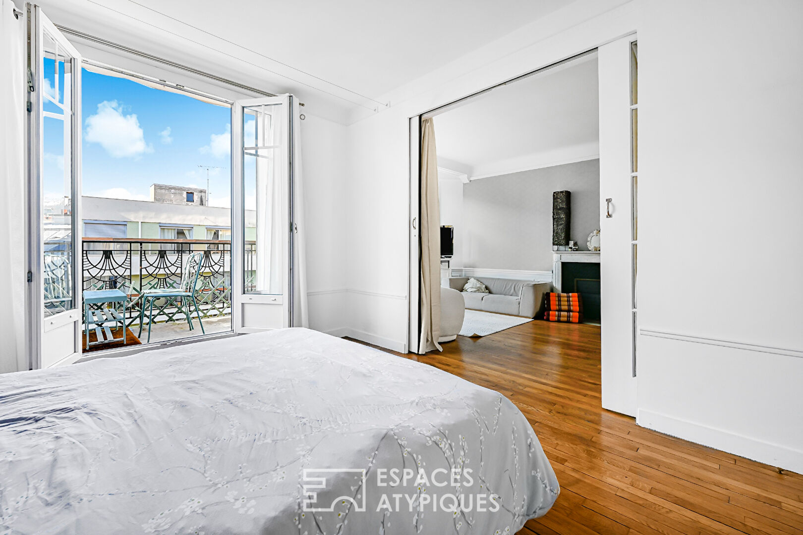 High floor with balcony-terrace in Auteuil Sud