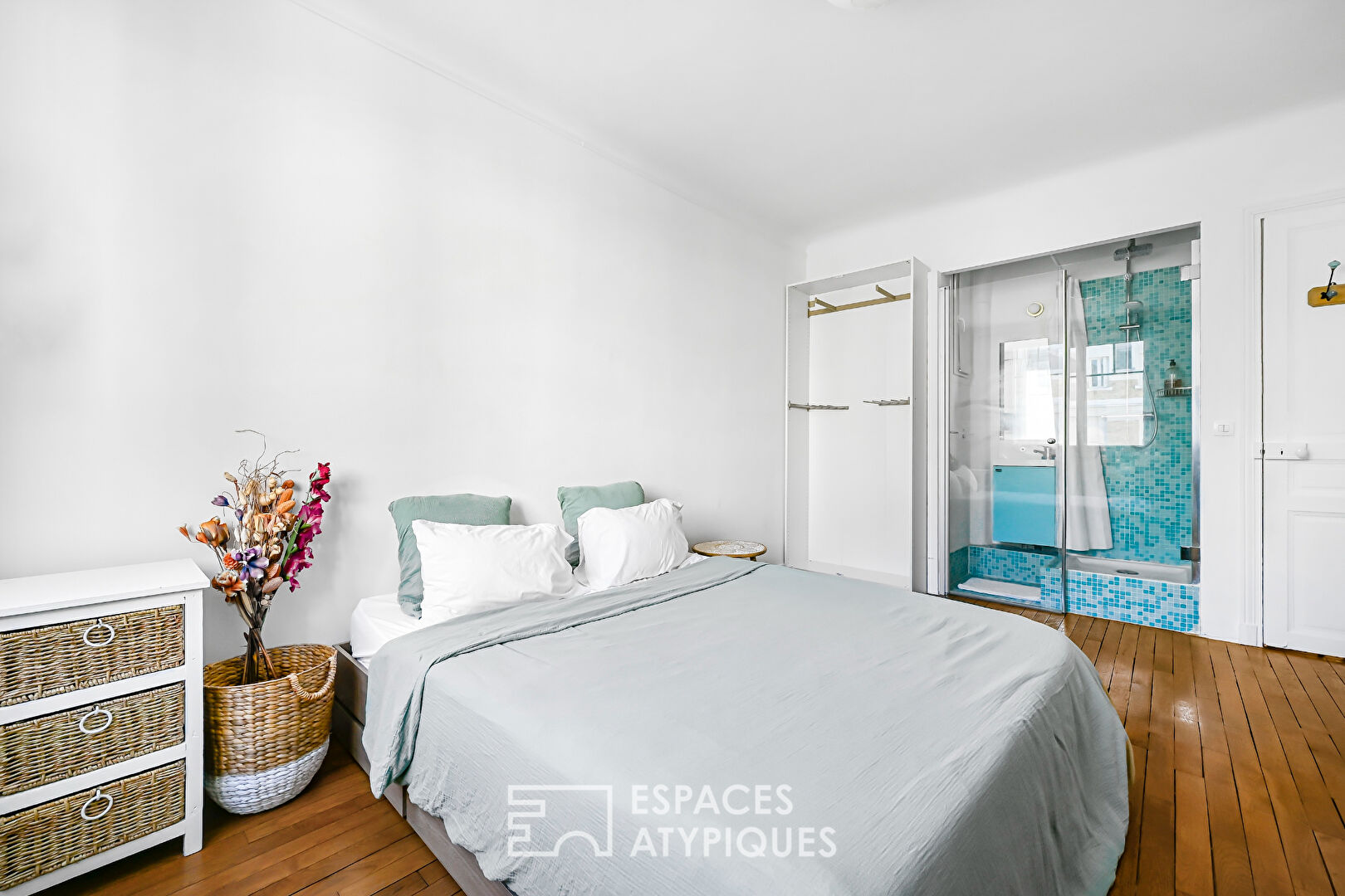 High floor with balcony-terrace in Auteuil Sud