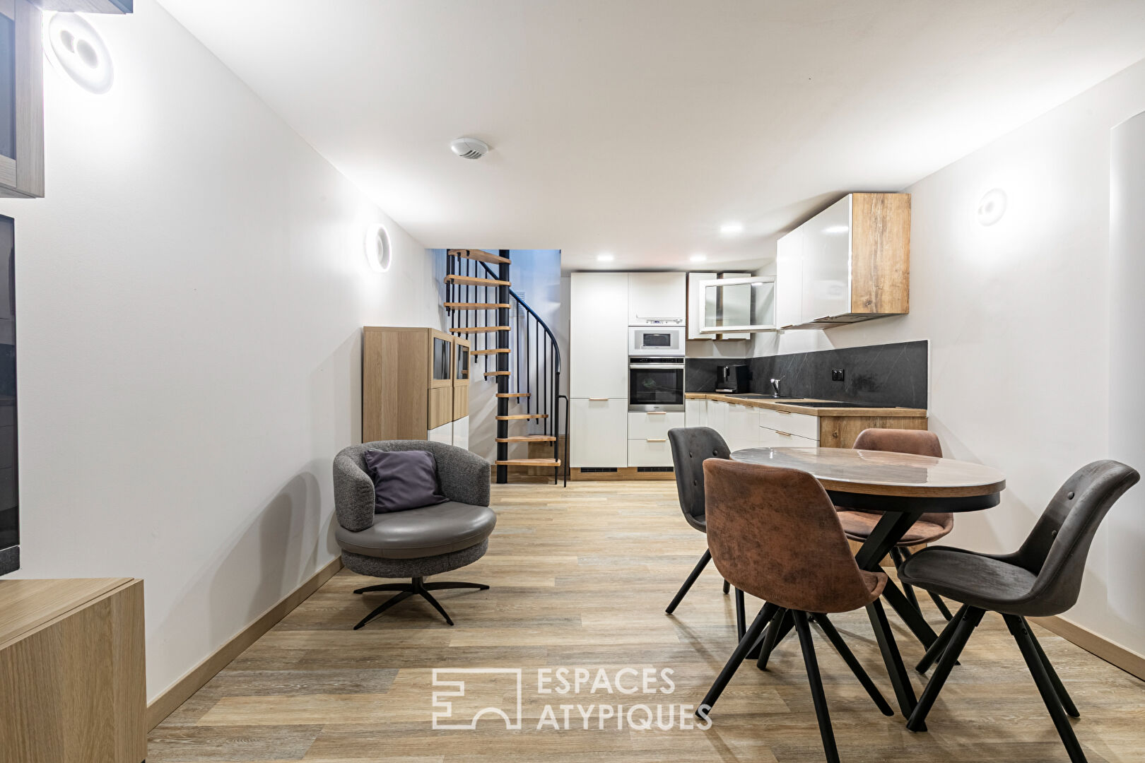 Townhouse in the heart of the block near Rue du Poteau