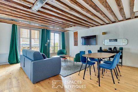 Appartement avec poutres apparentes et vue sur Saint-Eustache
