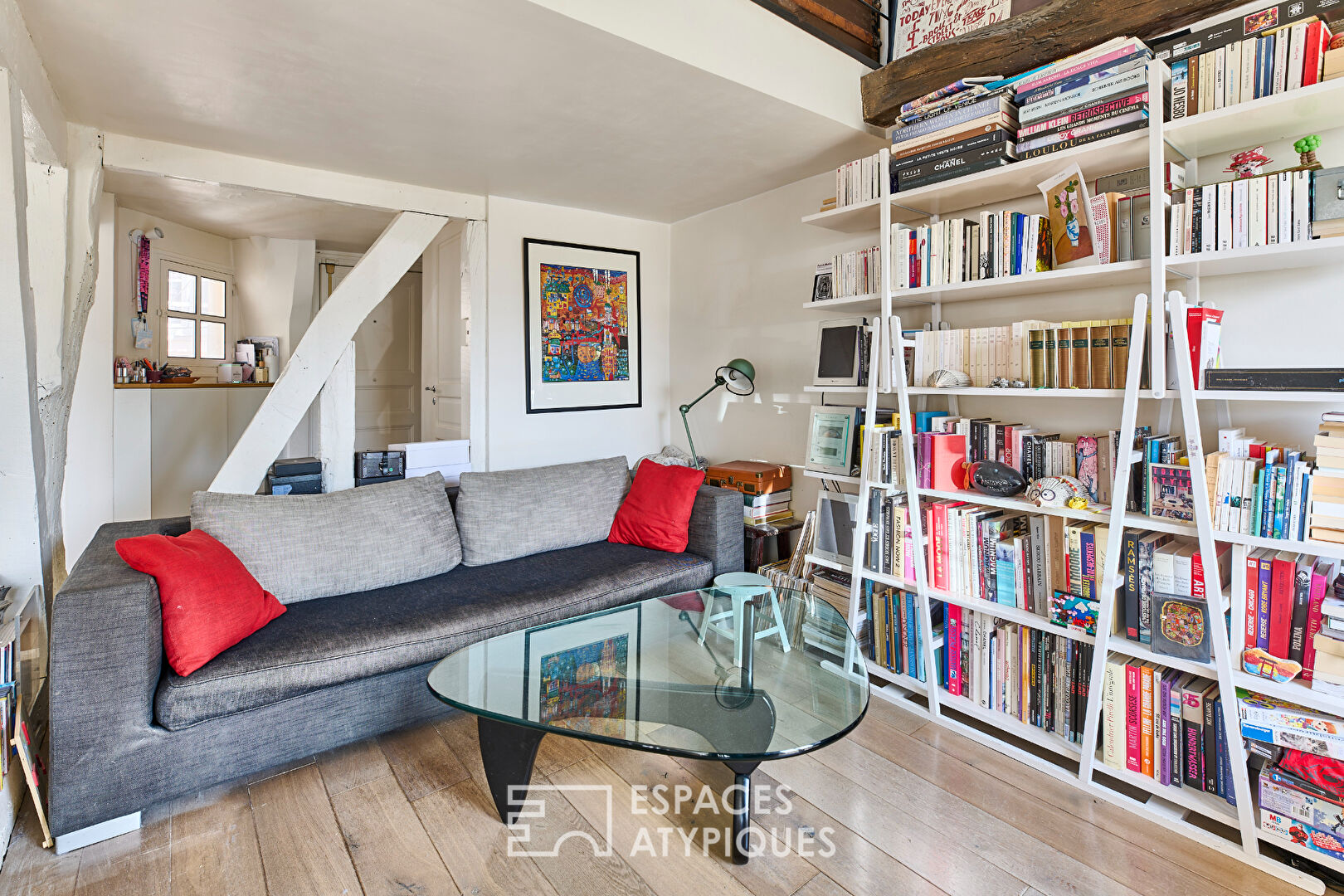 Duplex en dernier étage avec balcon – Île de la Cité