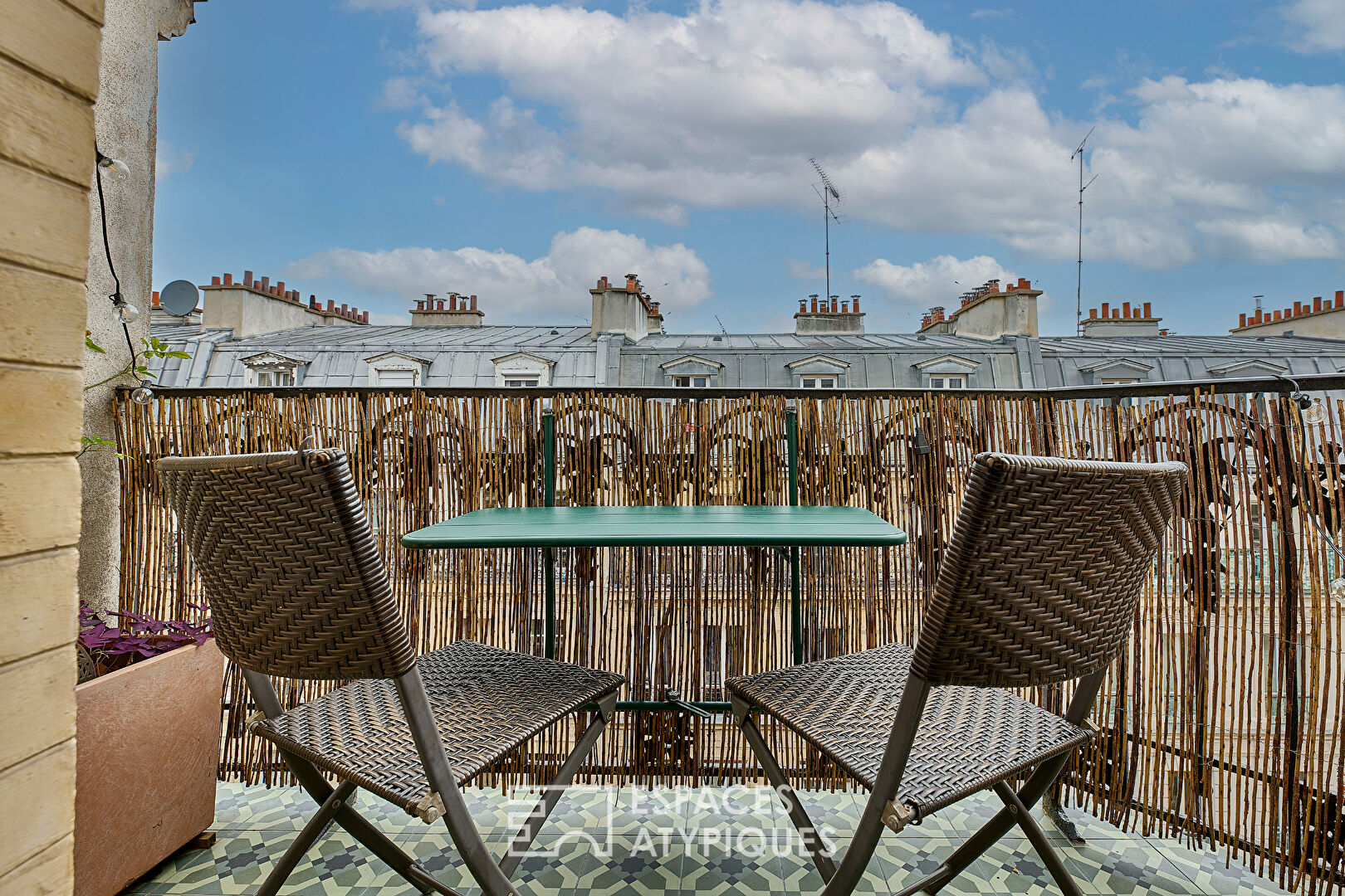 Appartement traversant en étage élevé avec balcon et vue Sacré-Coeur