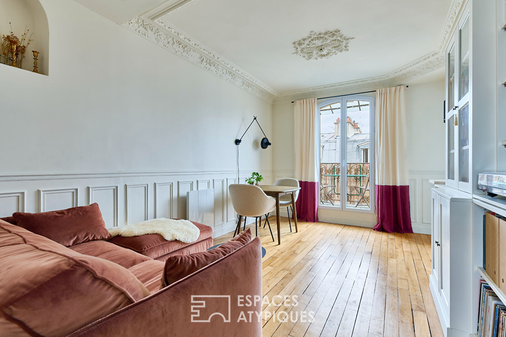 Appartement traversant en étage élevé avec balcon et vue Sacré-Coeur