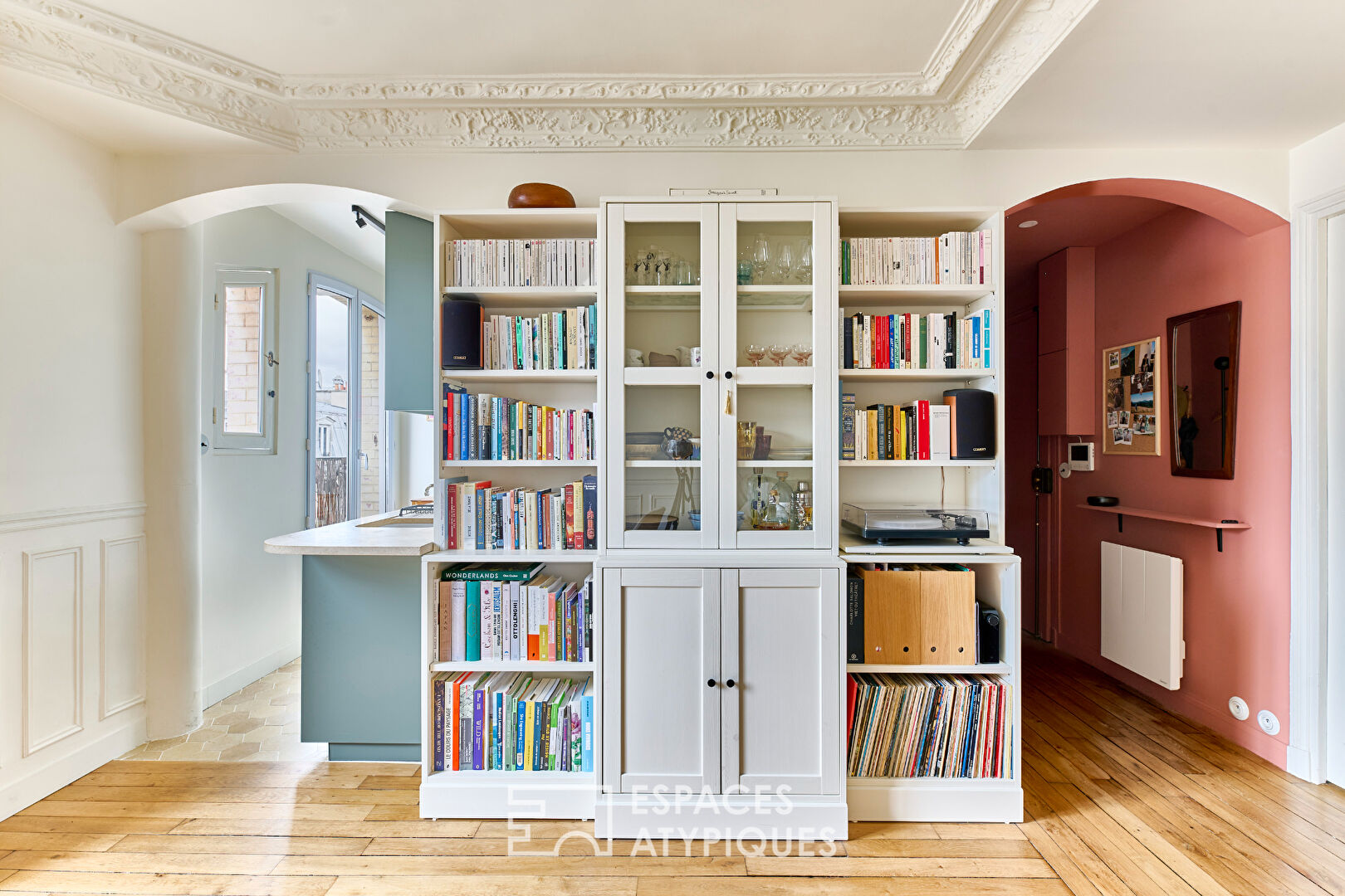 Appartement traversant en étage élevé avec balcon et vue Sacré-Coeur