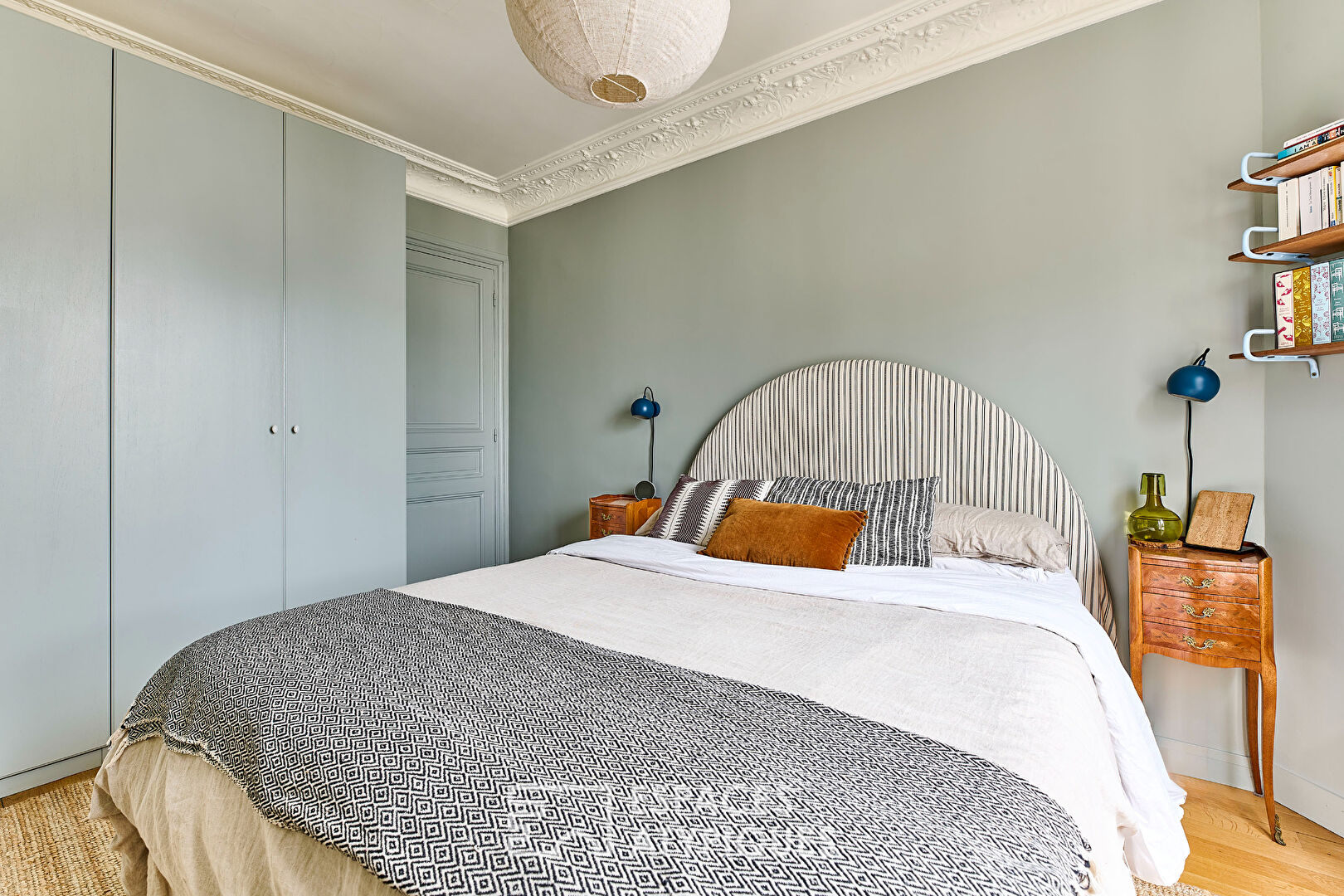 Appartement traversant en étage élevé avec balcon et vue Sacré-Coeur